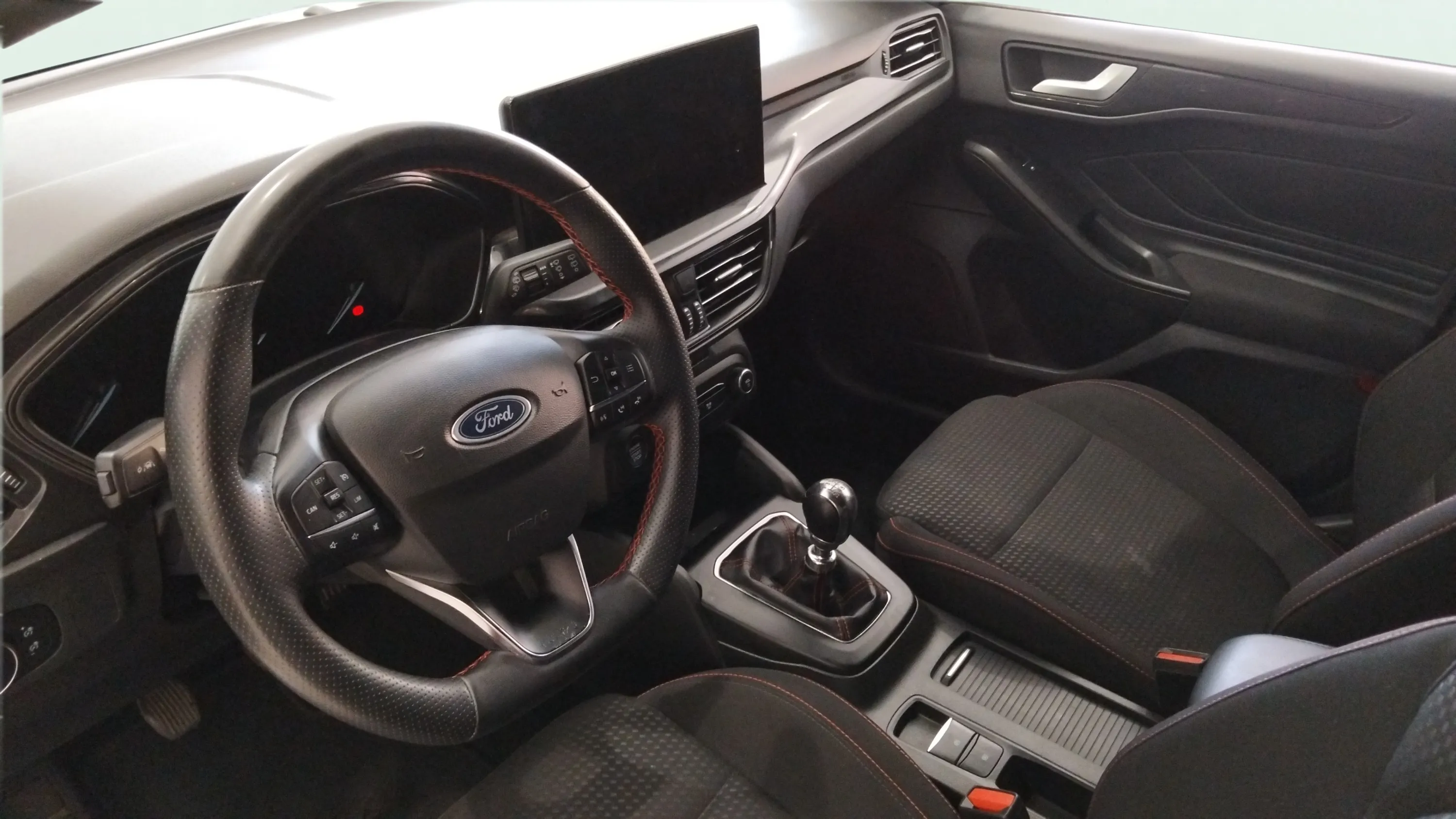 Ford Focus 1.0 EcoBoost MHEV ST-Line SB - foto 6