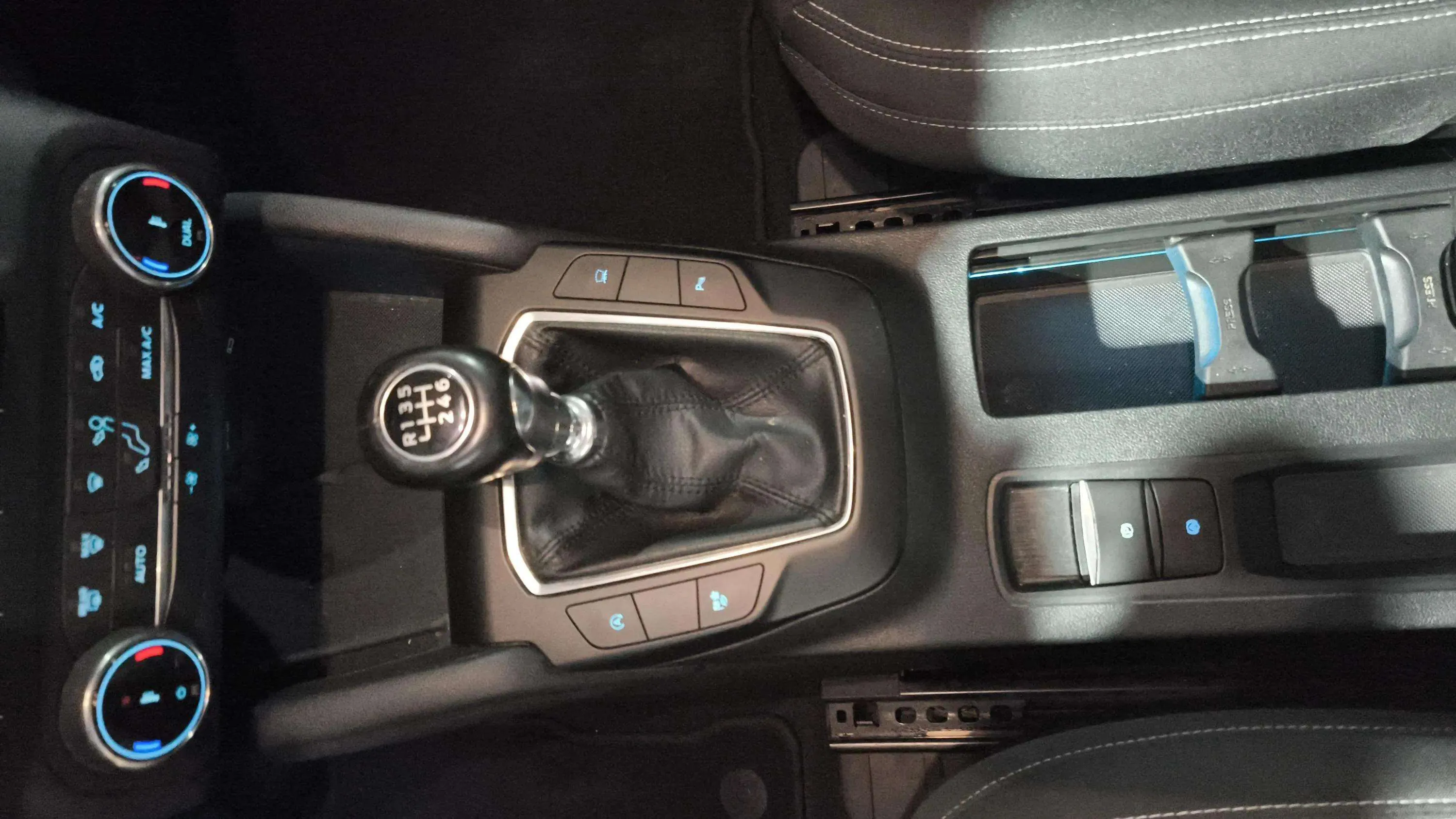 Ford Kuga Titanium 1.5T EcoBoost - foto 25