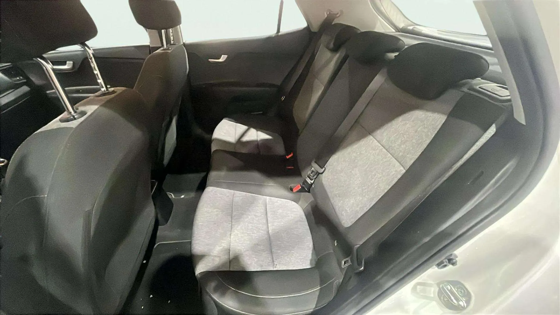 Kia Stonic 1.0 T-GDi MHEV Concept - foto 12