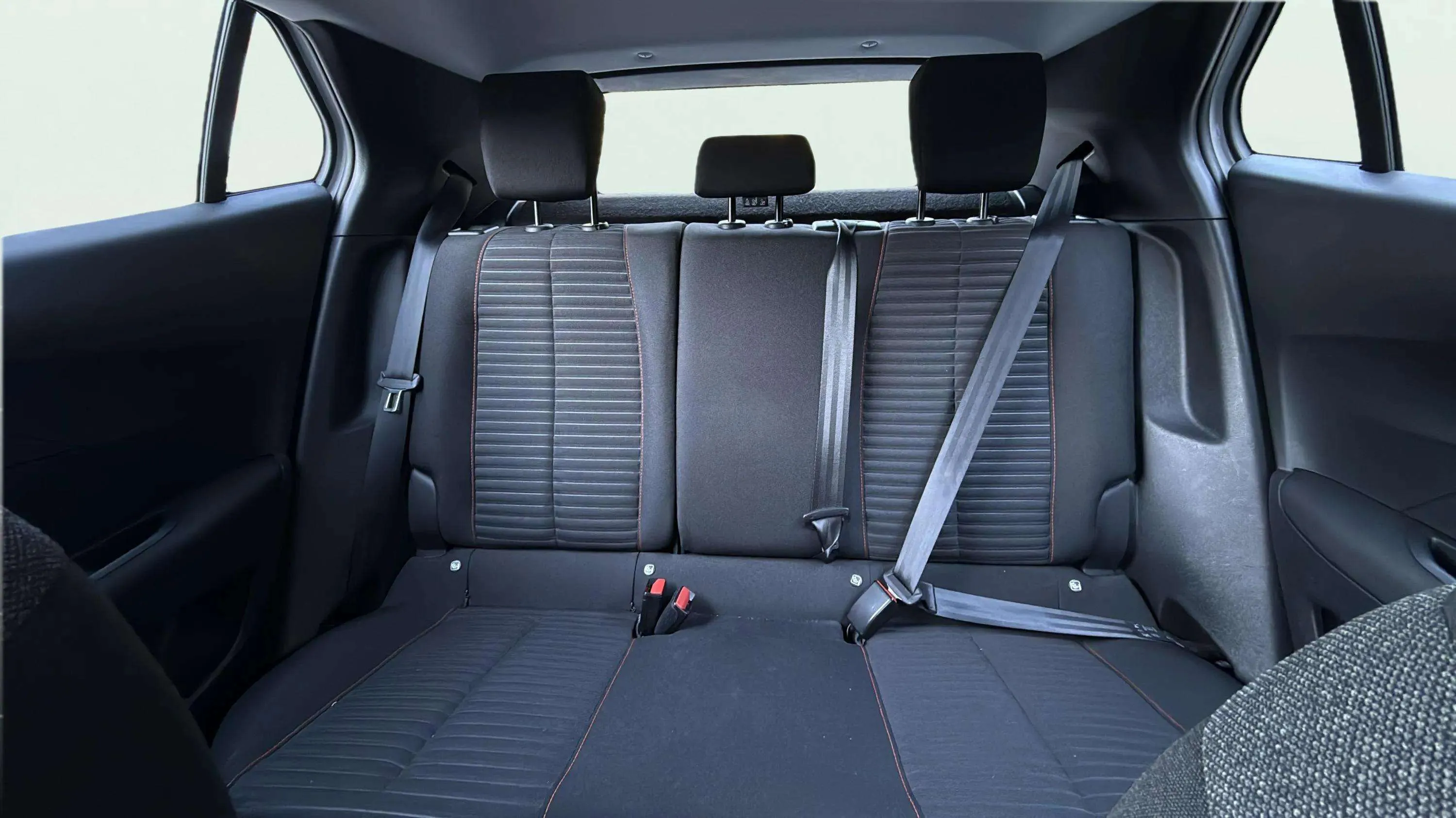 Peugeot 2008 Active Pack PureTech 100 BVM6 - foto 17