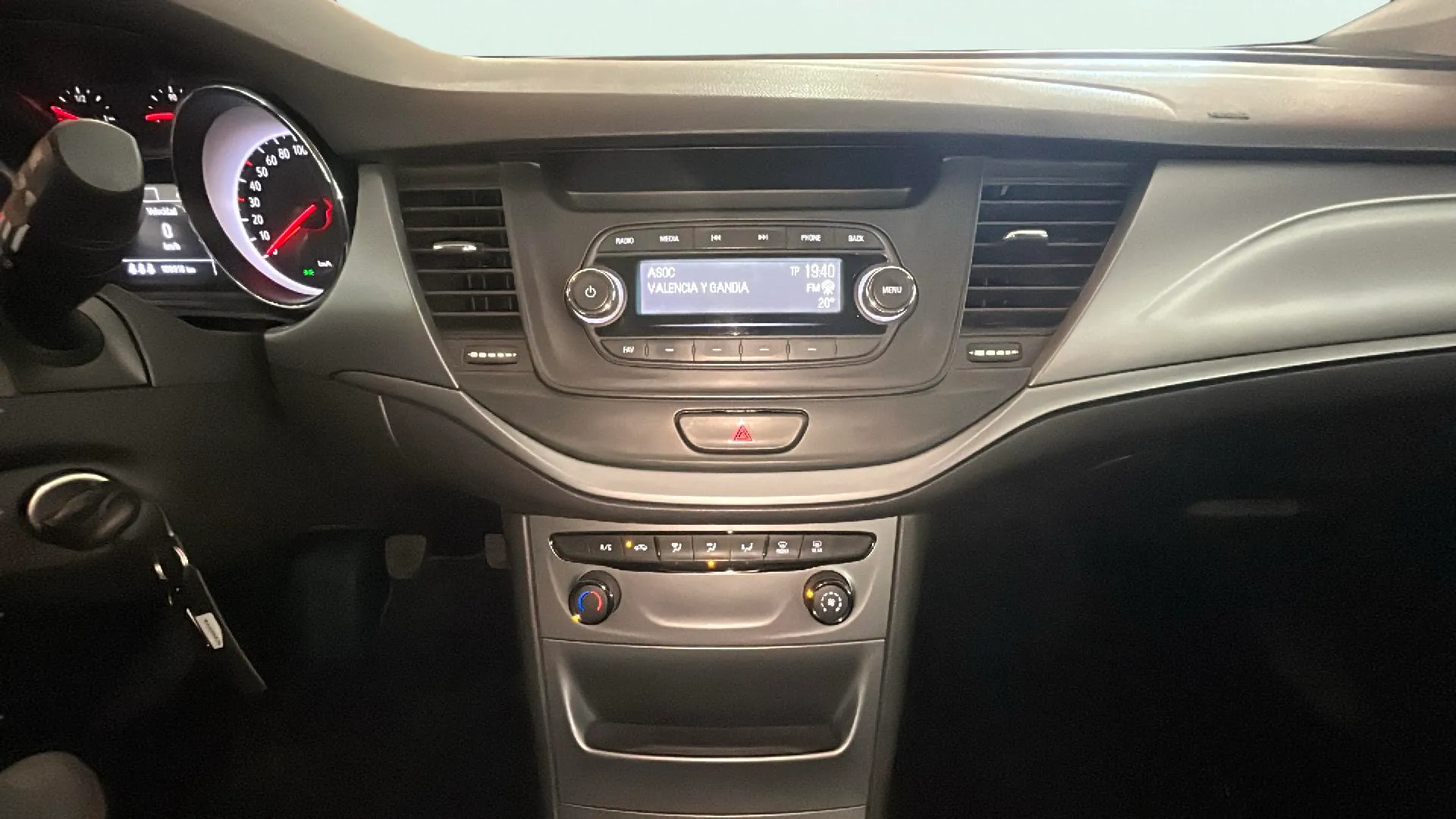 Opel Astra 1.6 CDTi Selective - foto 9