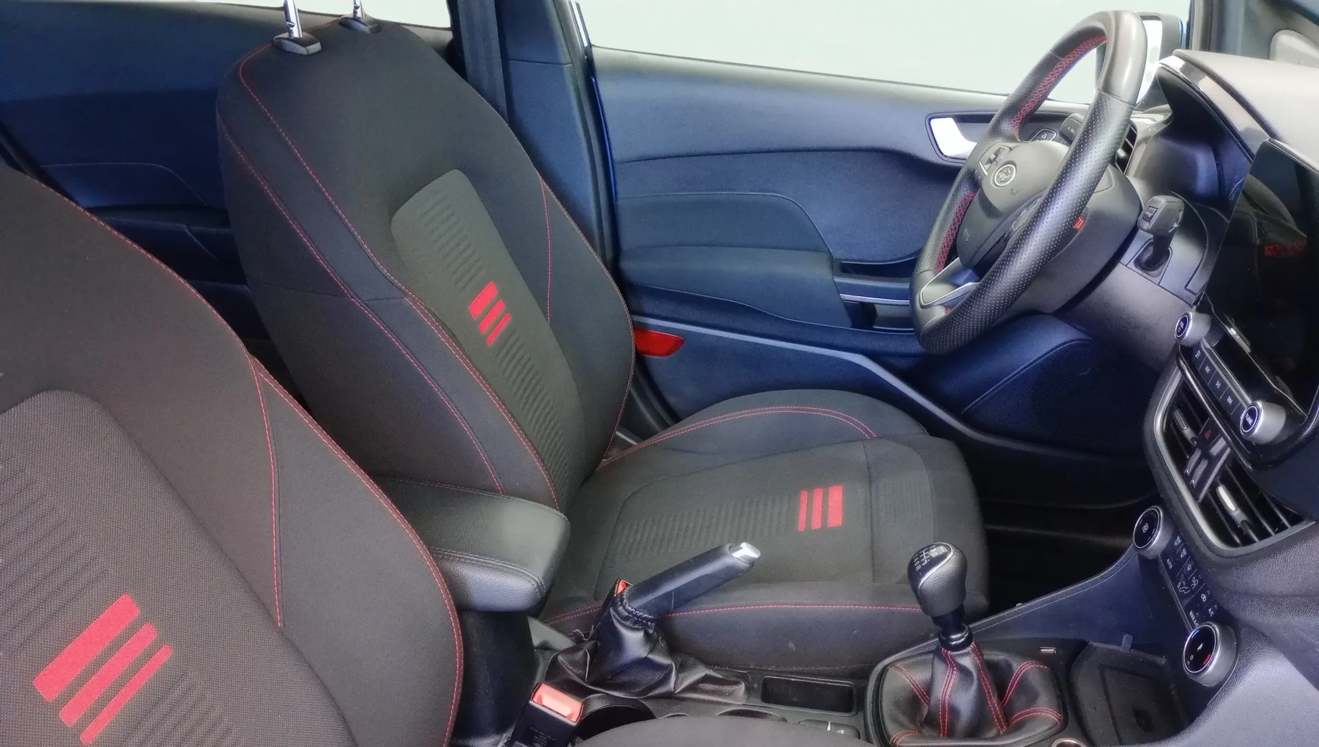 Ford Fiesta 1.0 EcoBoost MHEV ST-Line - foto 7