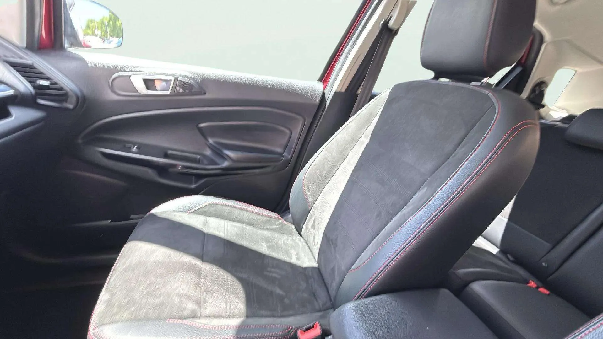 Ford EcoSport 1.0T EcoBoost ST Line - foto 33