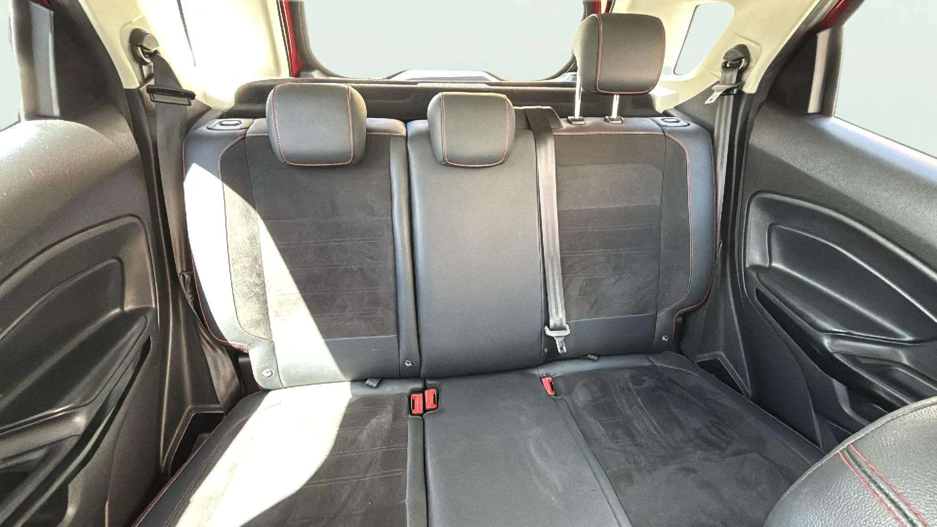 Ford EcoSport 1.0T EcoBoost ST Line - foto 18