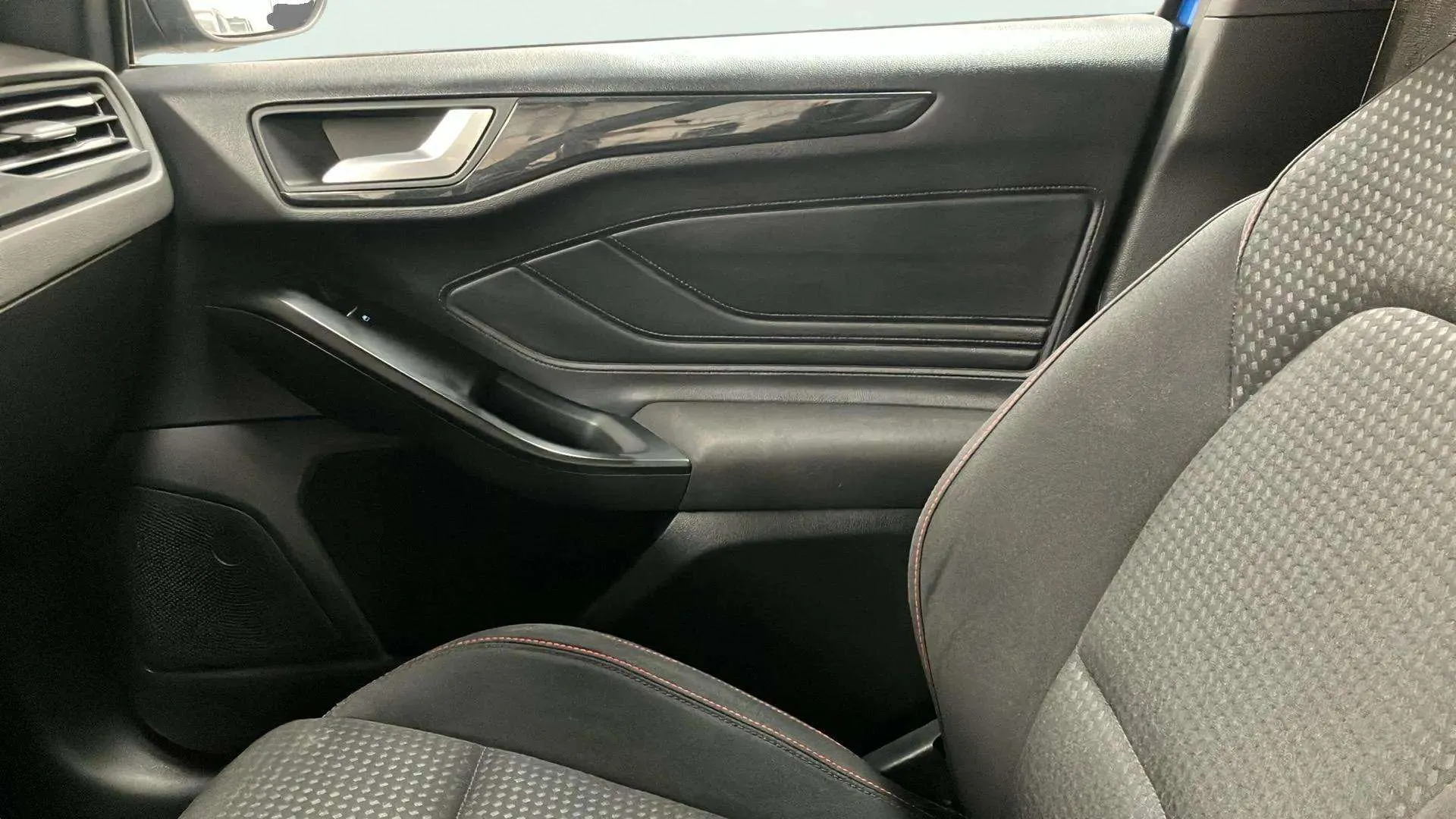 Ford Focus 1.0 EcoBoost ST-Line - foto 18