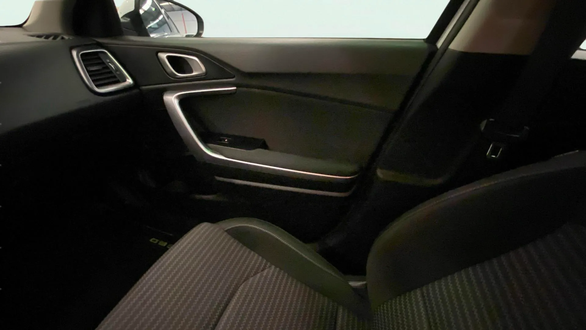 Kia Ceed 1.6 MHEV iMT Drive - foto 17