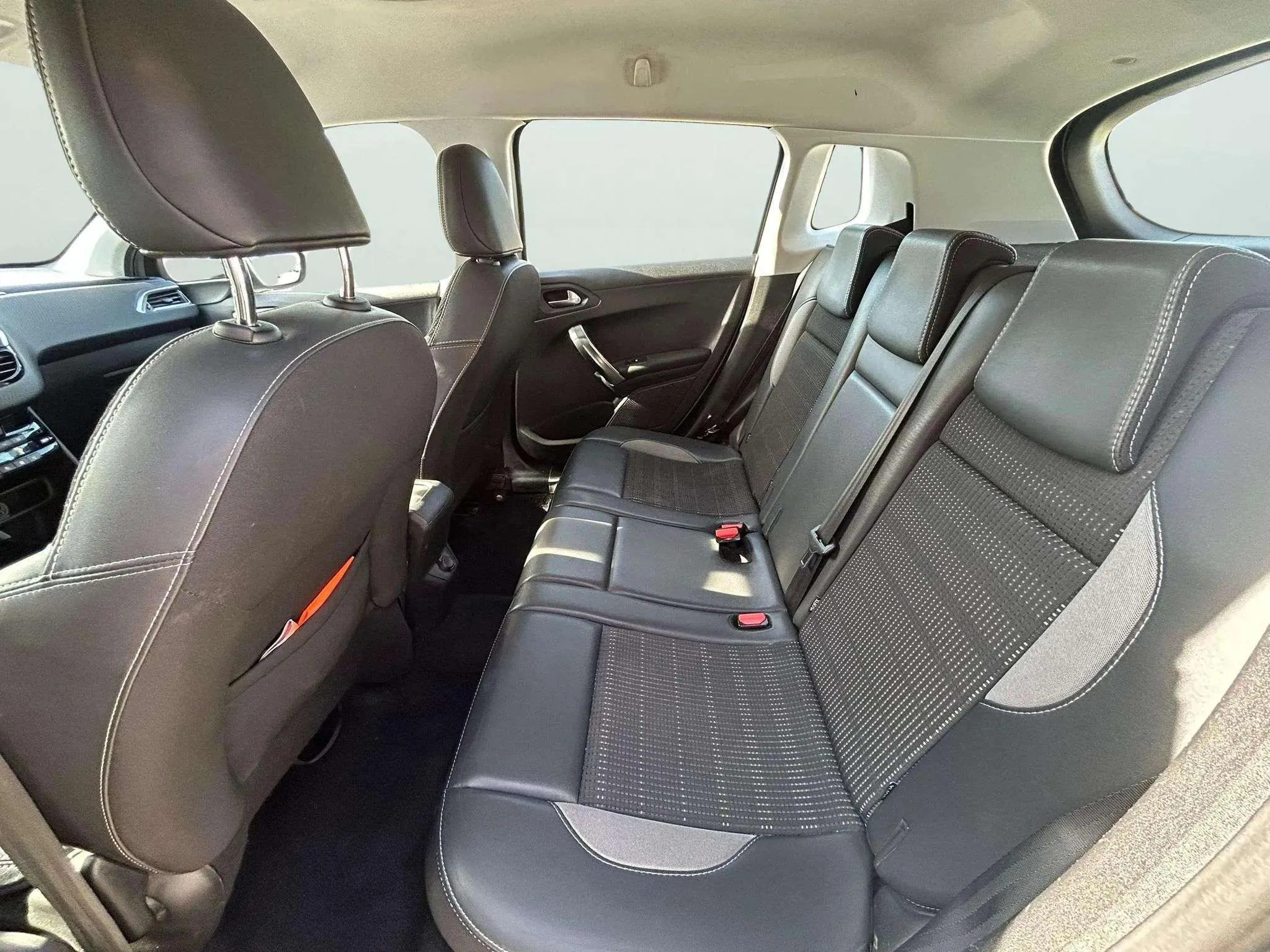 Peugeot 2008 Allure 1.6 BlueHDi - foto 11