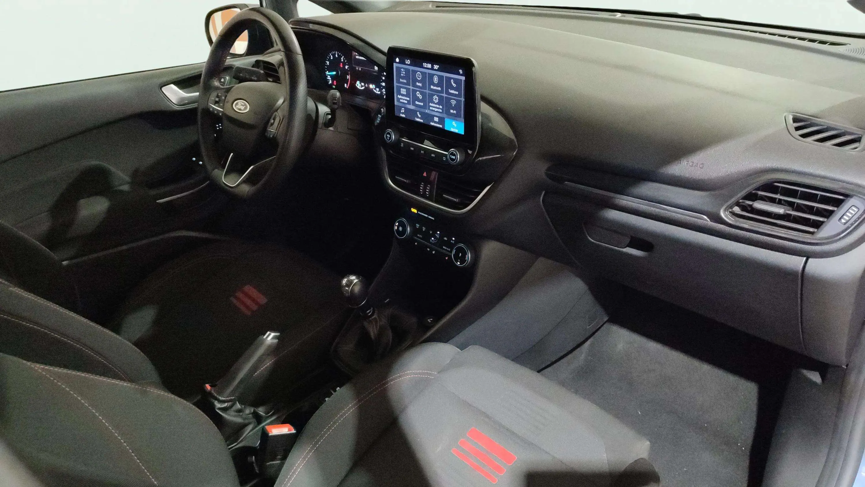 Ford Fiesta 1.0 EcoBoost MHEV ST-Line - foto 21