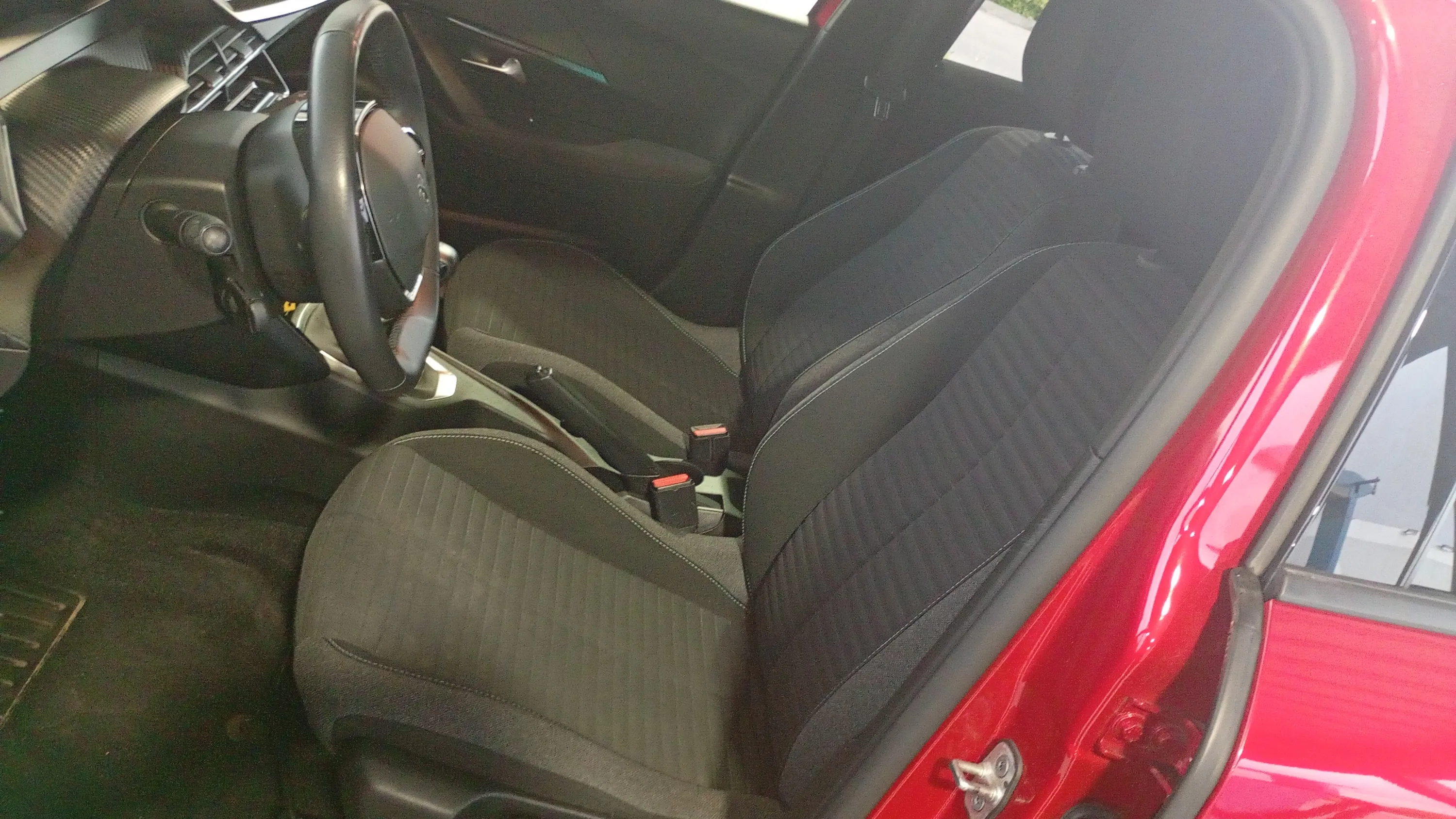 Peugeot 2008 Allure Pack PureTech 100 - foto 25
