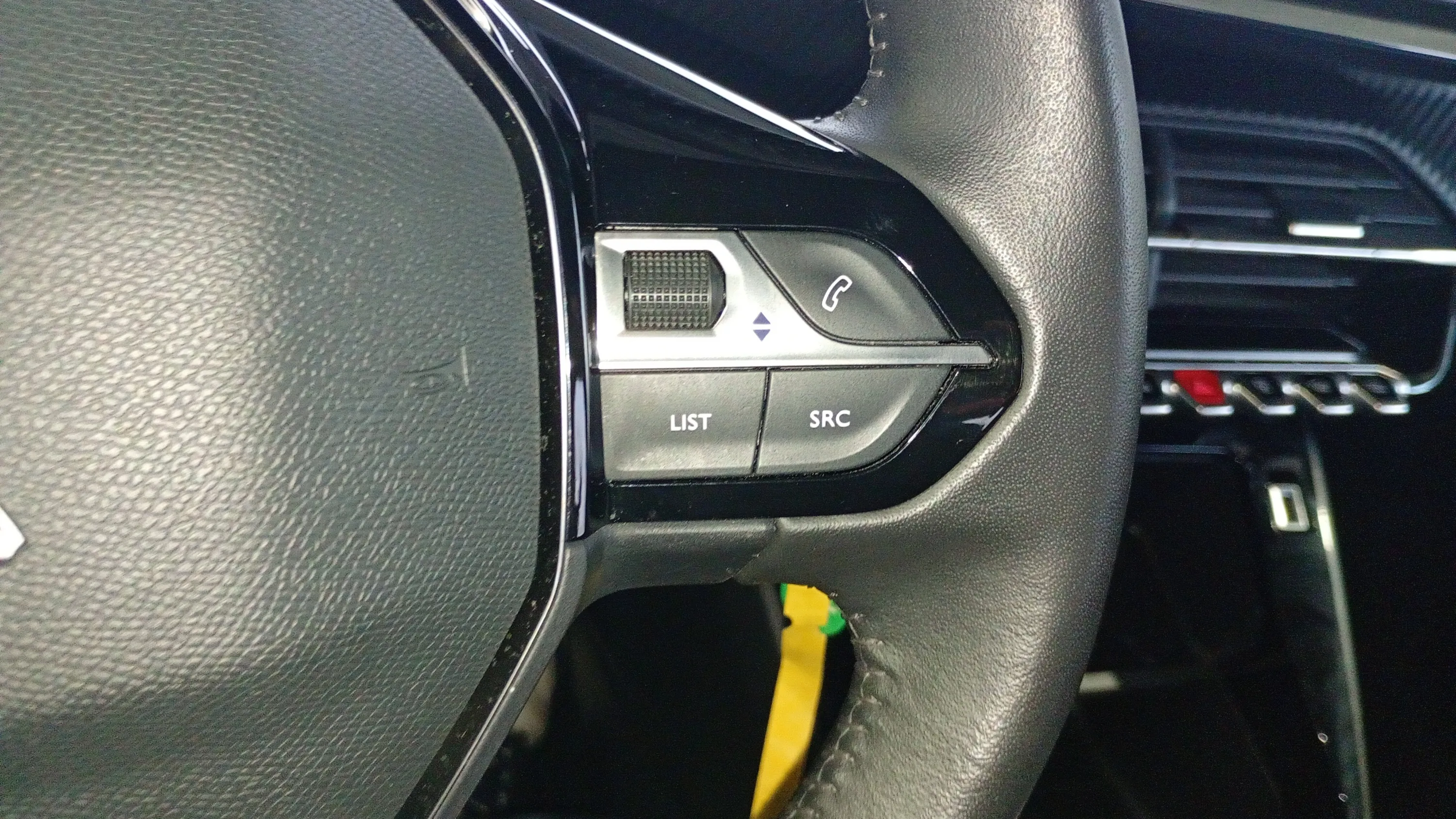 Peugeot 2008 Allure Pack PureTech 100 - foto 15