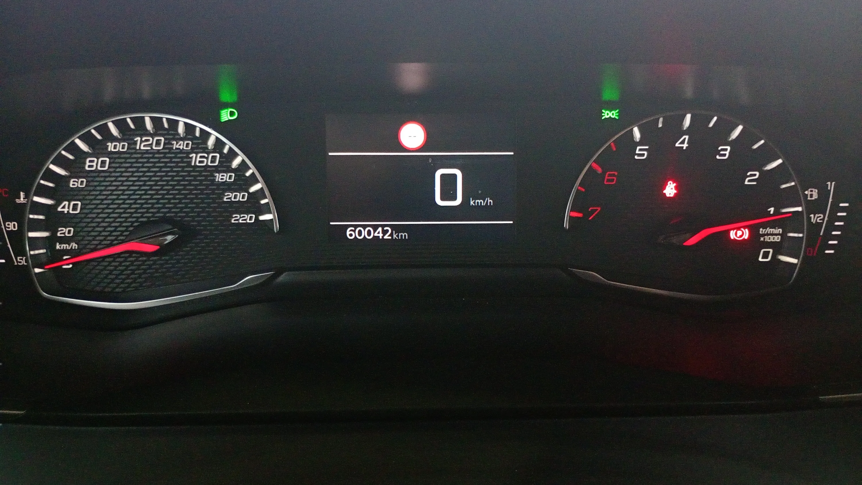 Peugeot 2008 Allure Pack PureTech 100 - foto 11