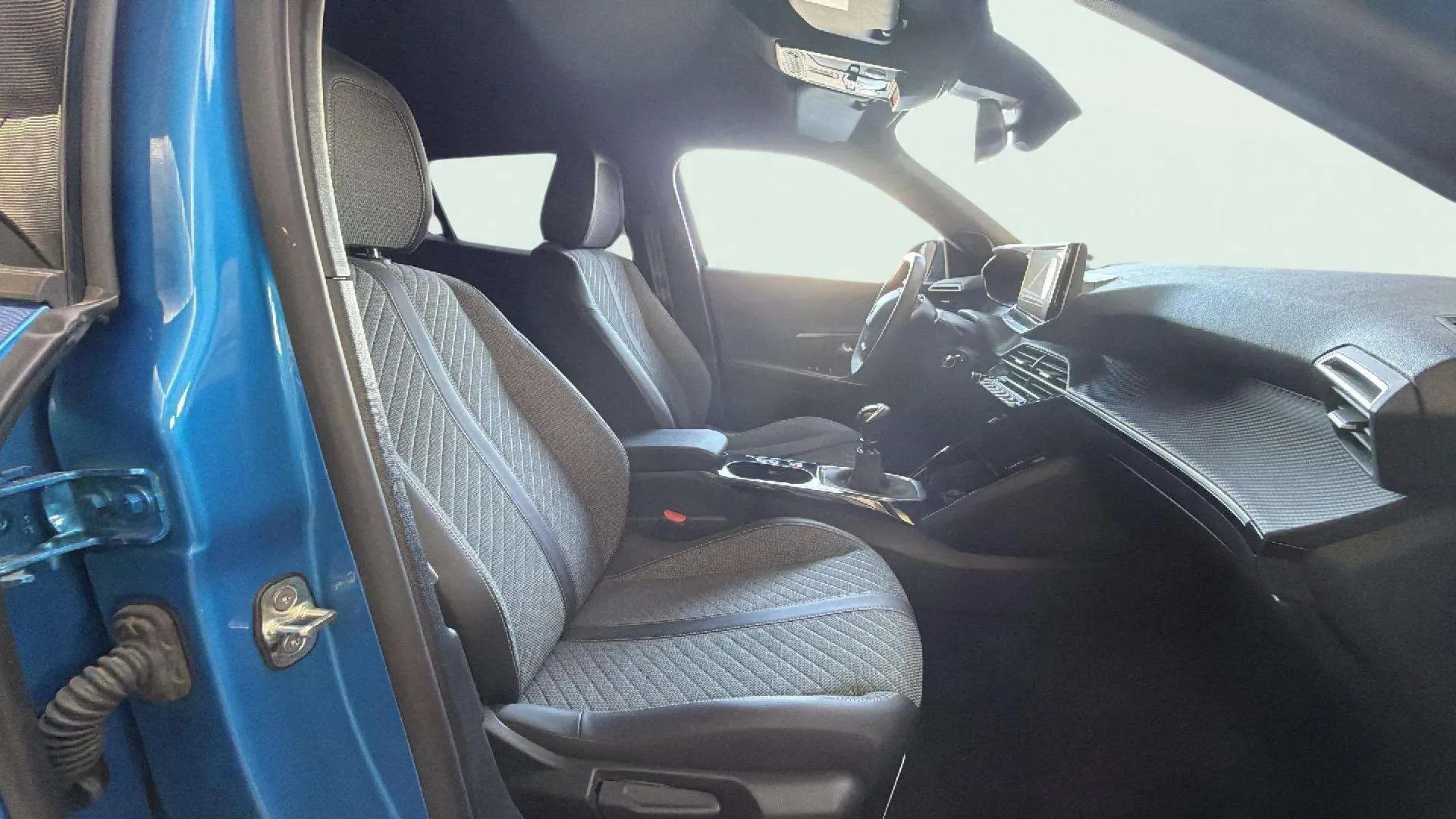 Peugeot 2008 Allure PureTech 100 - foto 19