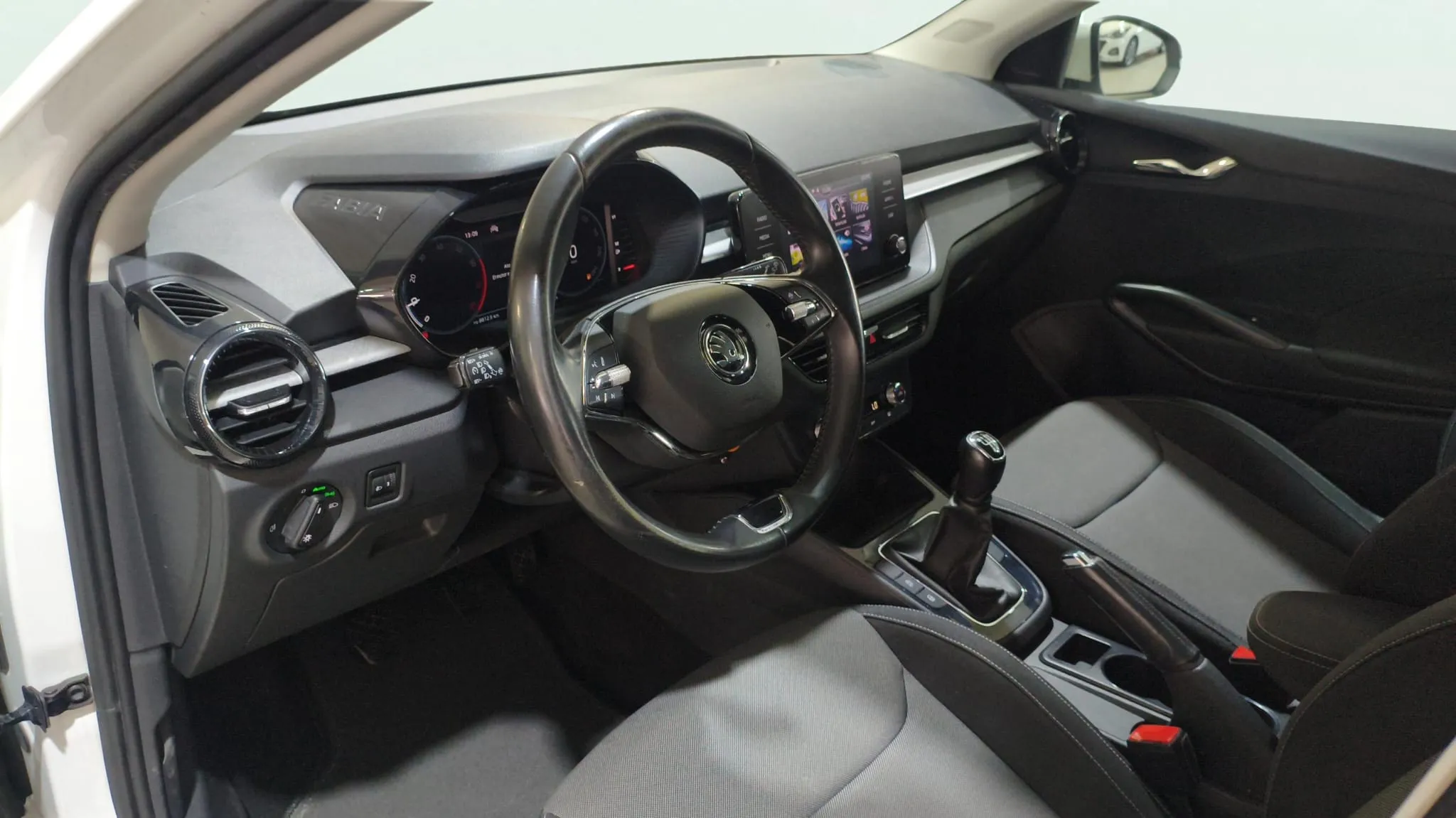 Škoda Fabia 1.0 MPI Active - foto 9