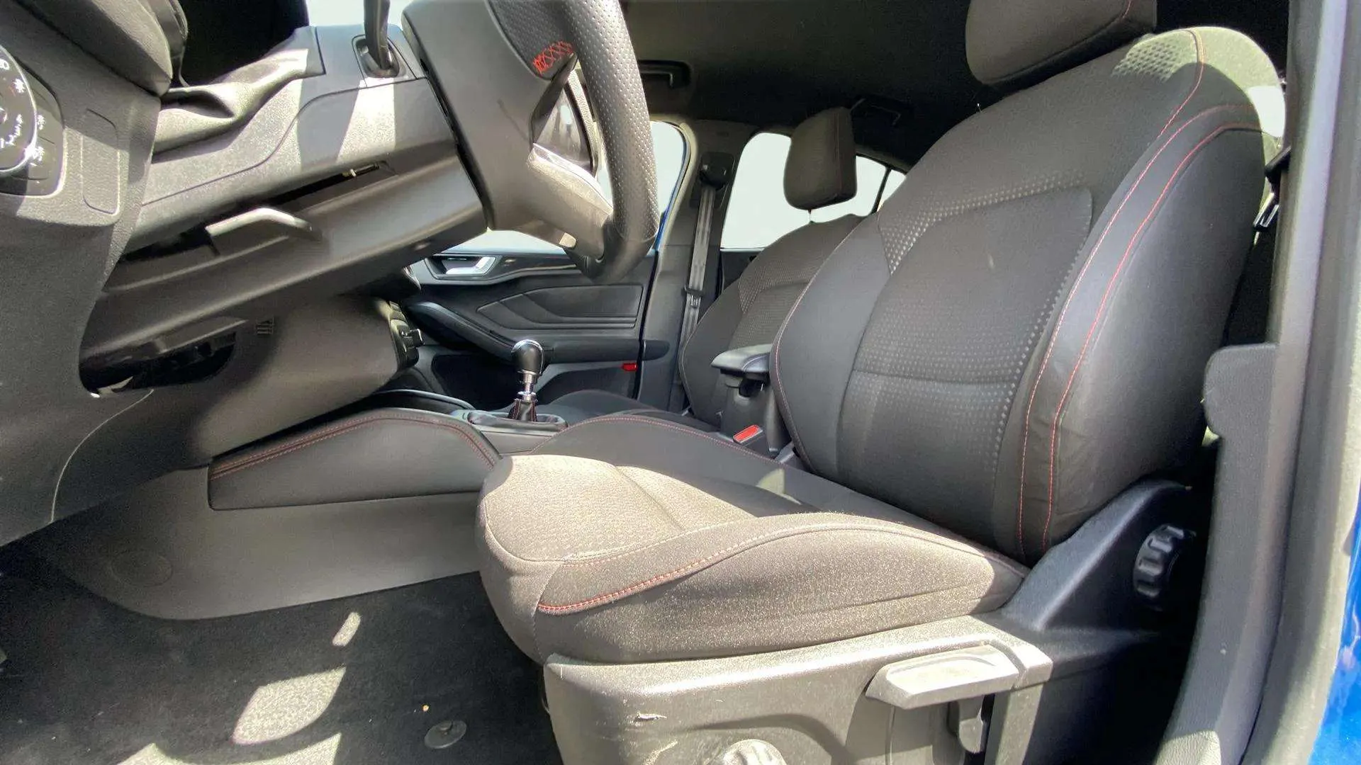 Ford Focus 1.0 EcoBoost MHEV ST-Line Design SIP - foto 23