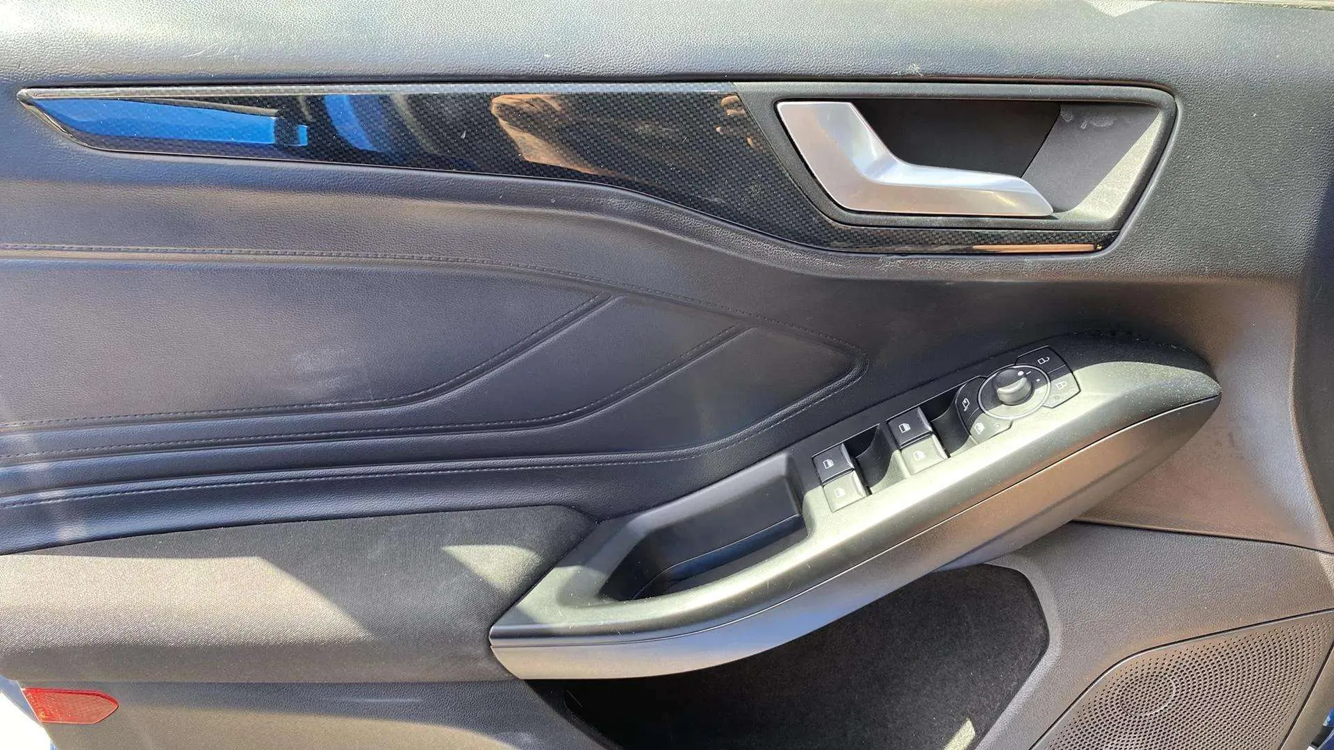 Ford Focus 1.0 EcoBoost MHEV ST-Line Design SIP - foto 22