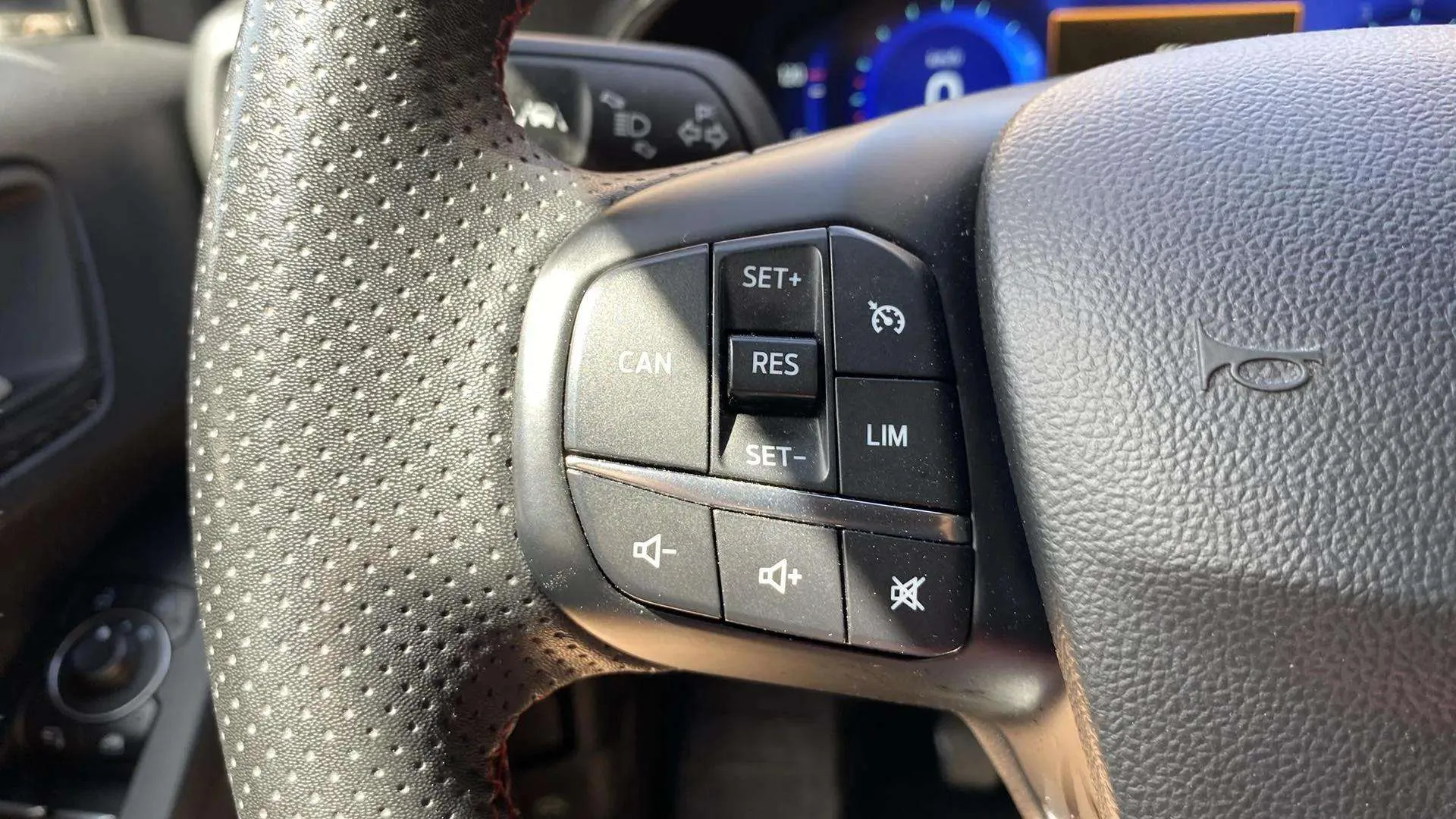 Ford Focus 1.0 EcoBoost MHEV ST-Line Design SIP - foto 13