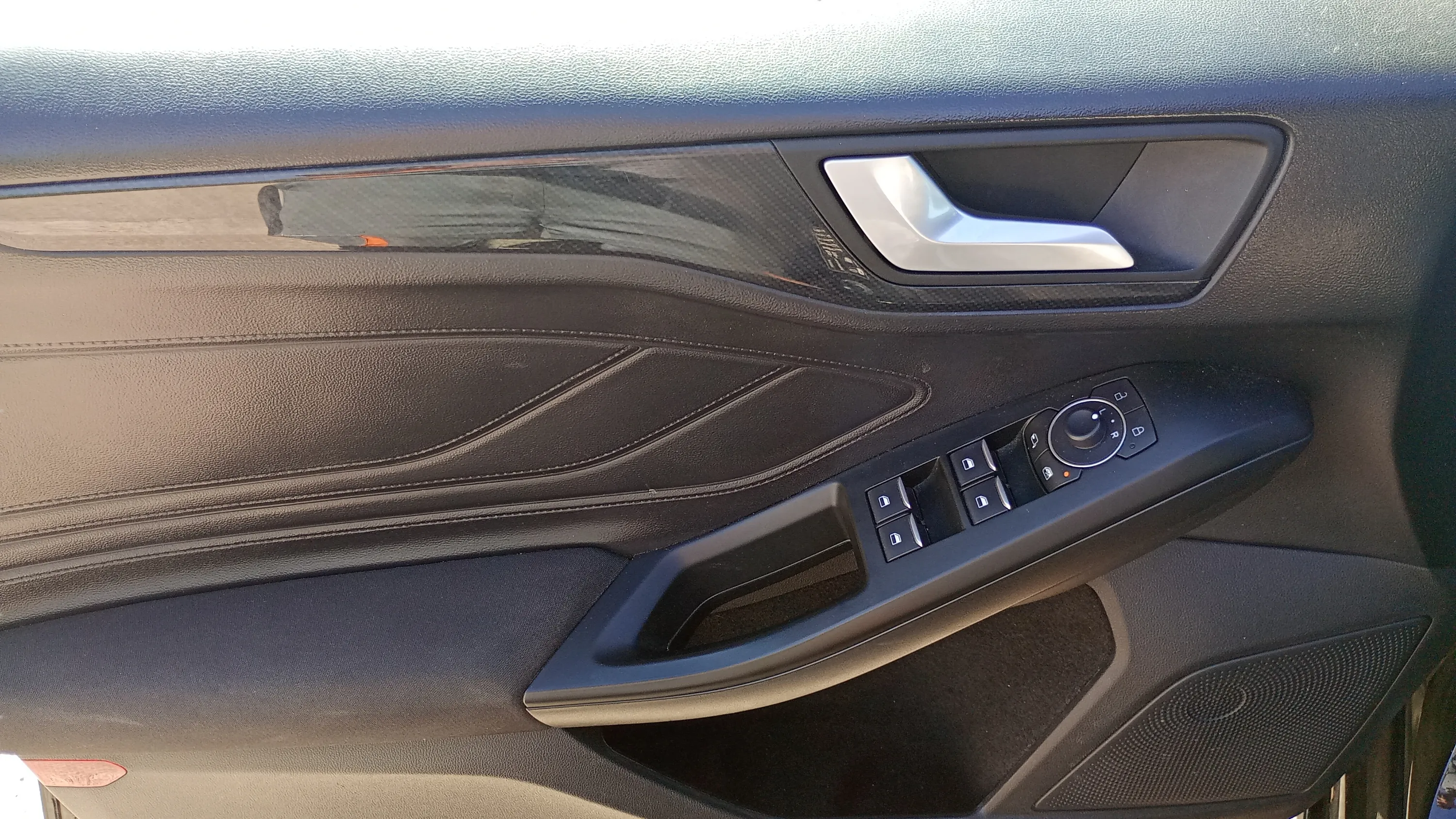 Ford Focus 1.0 EcoBoost MHEV ST-Line - foto 14