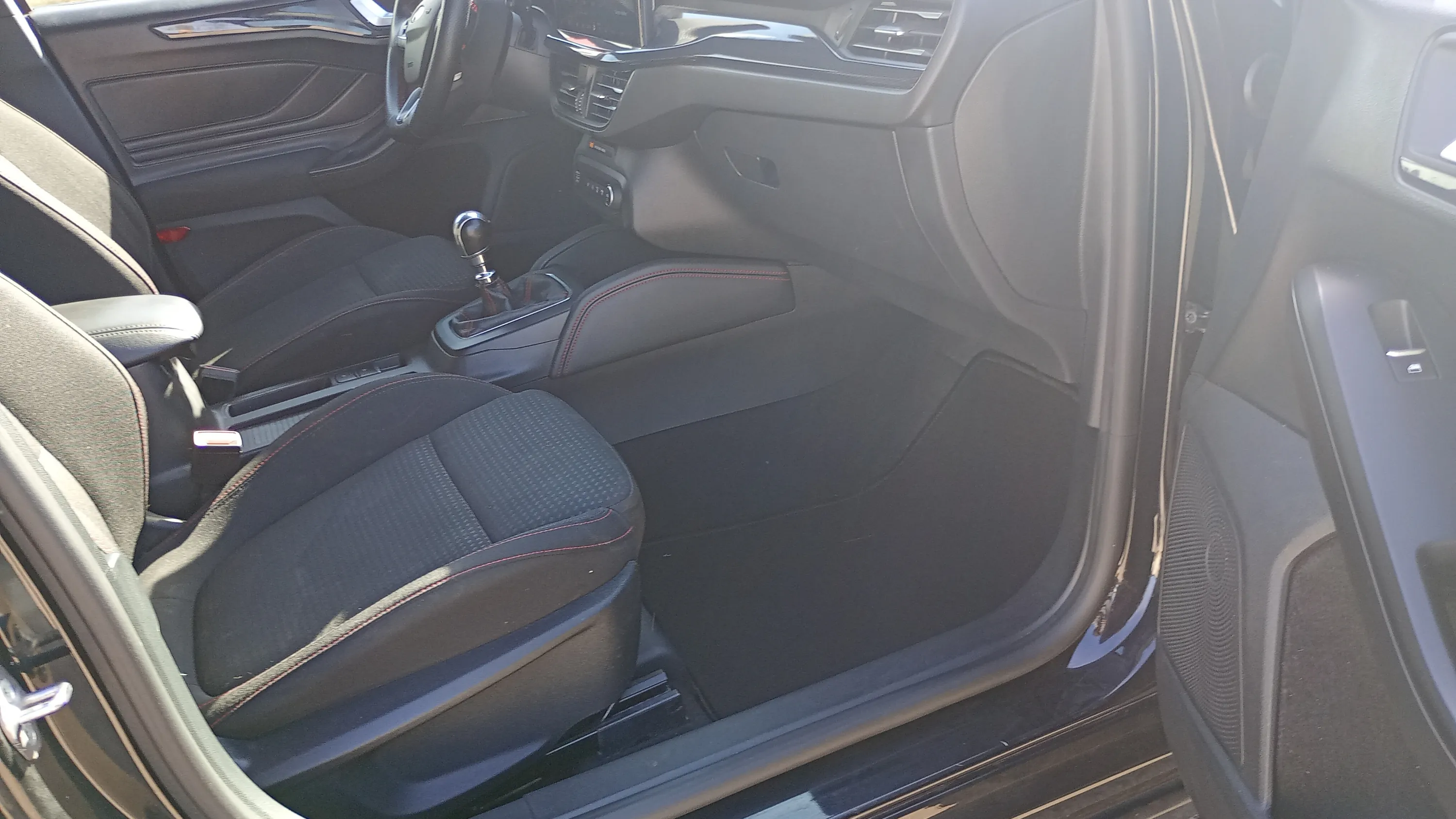 Ford Focus 1.0 EcoBoost MHEV ST-Line - foto 16