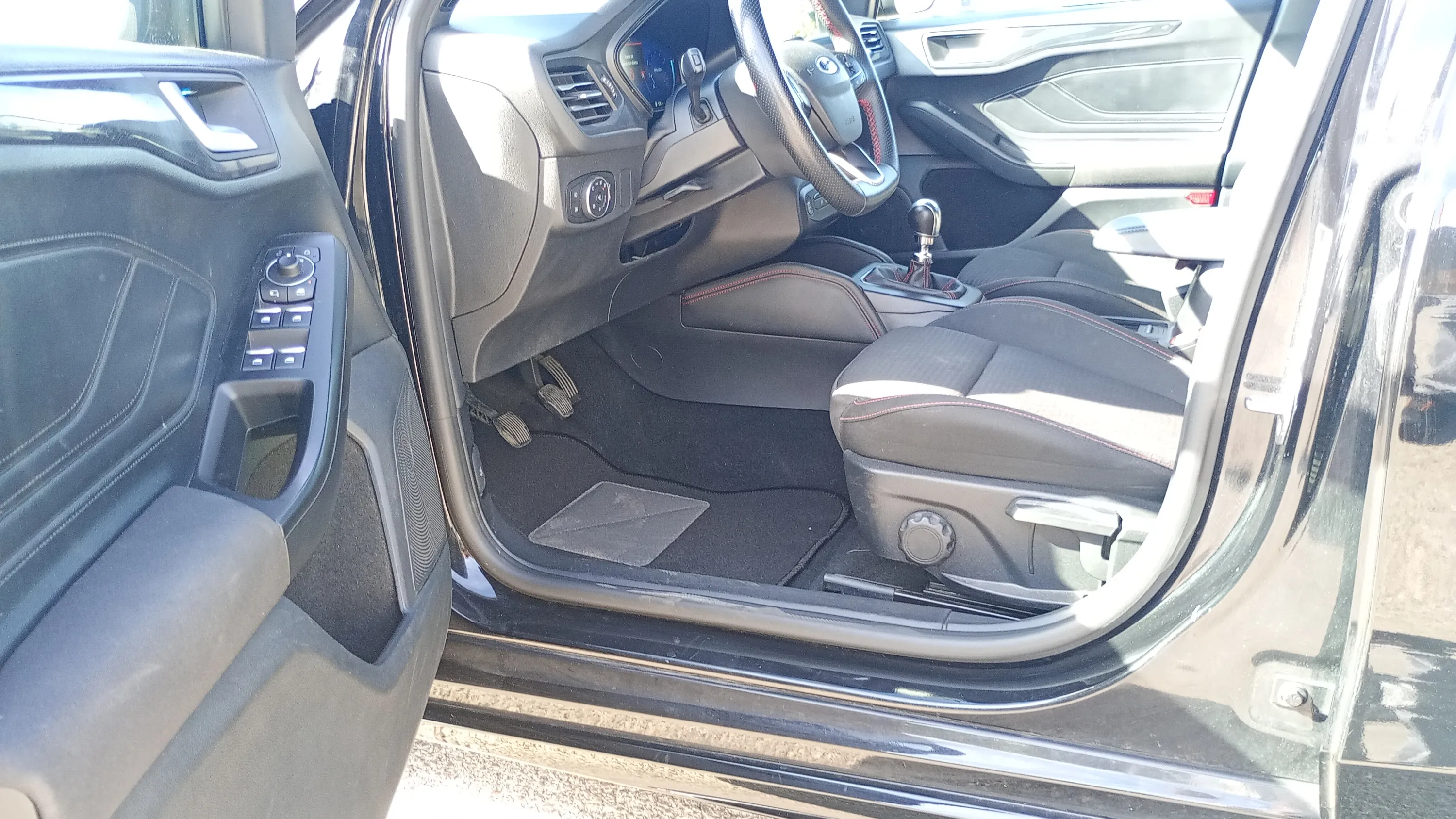 Ford Focus 1.0 EcoBoost MHEV ST-Line - foto 8