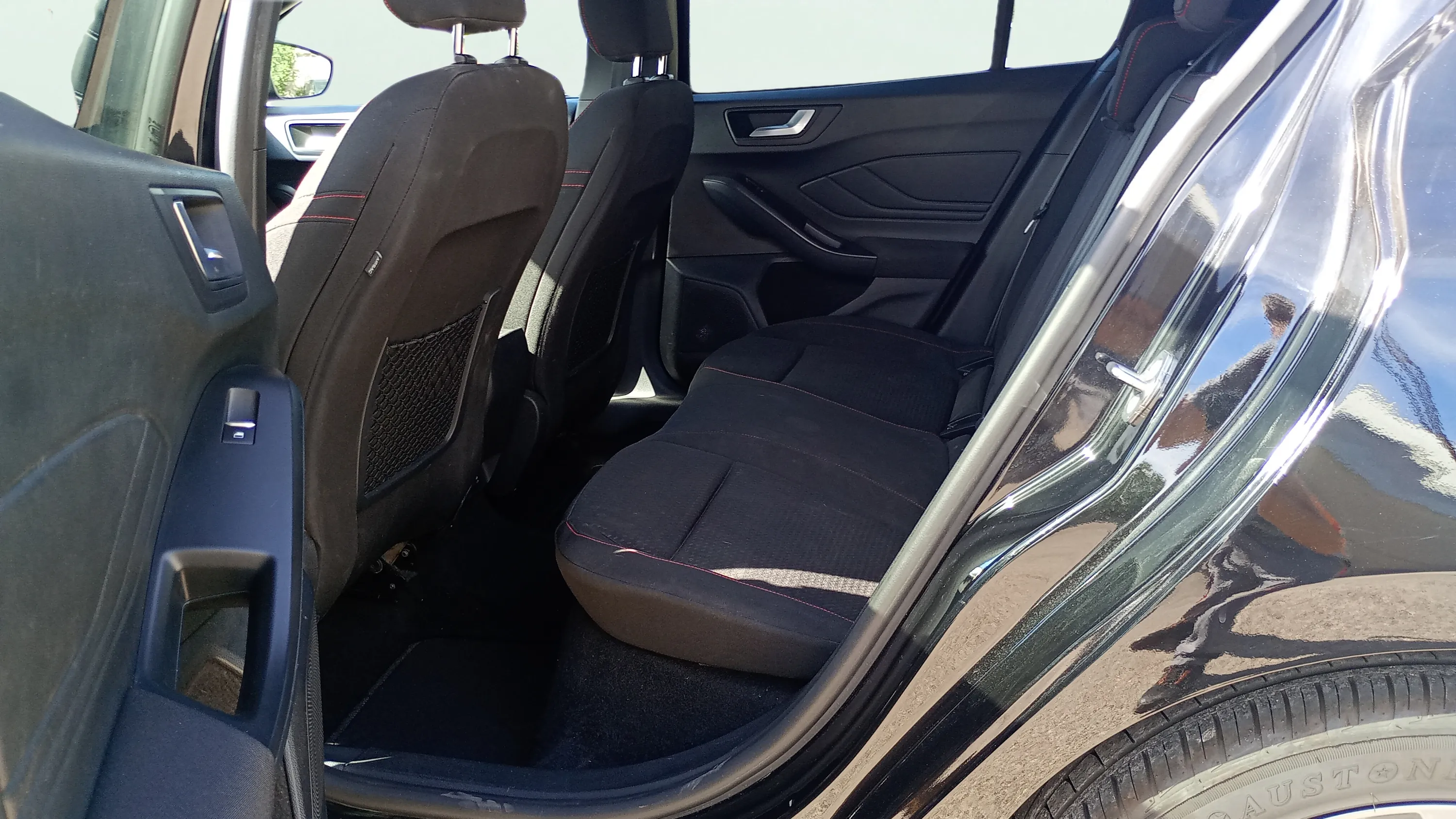 Ford Focus 1.0 EcoBoost MHEV ST-Line - foto 10