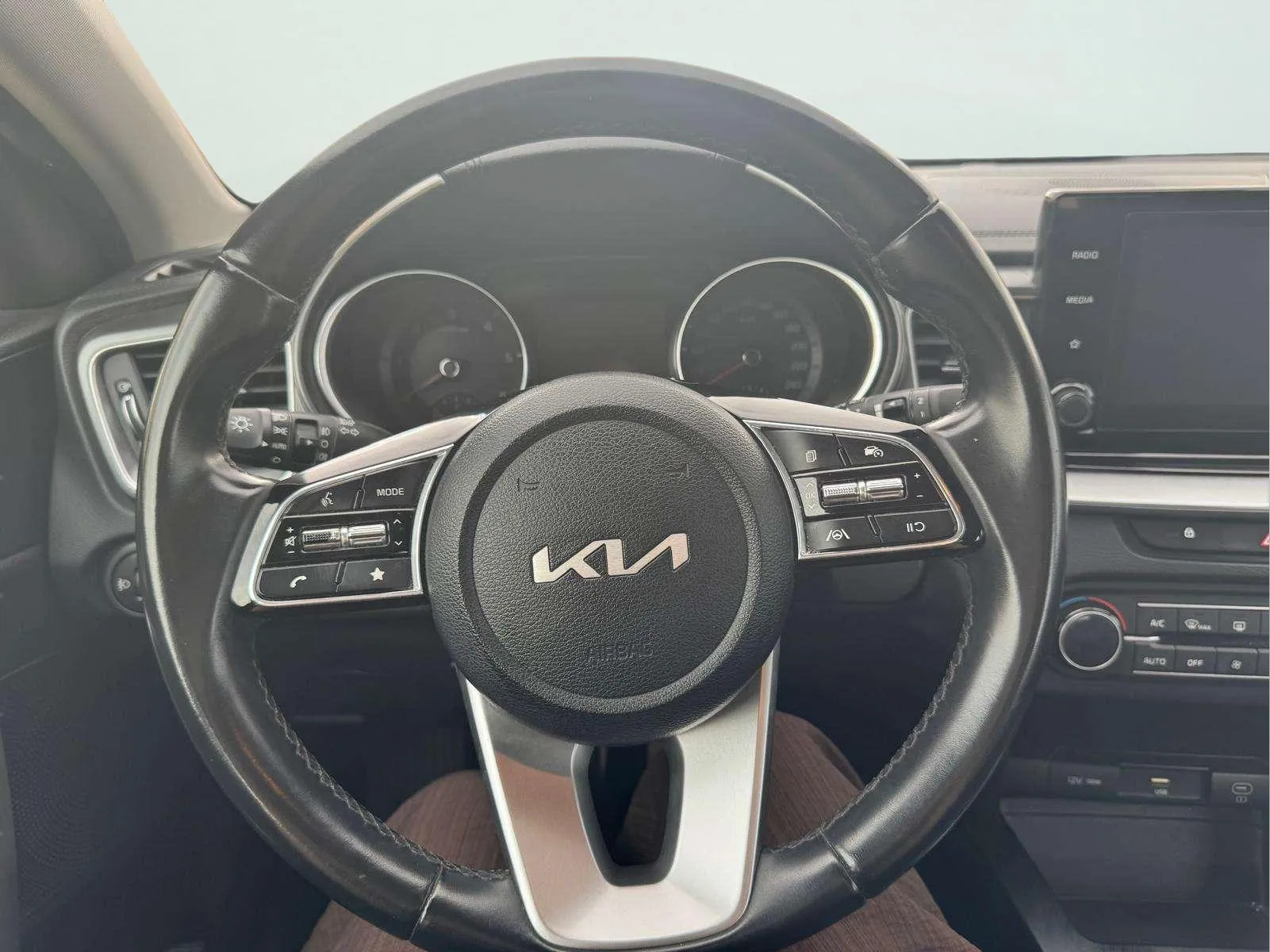 Kia Ceed 1.6 MHEV iMT Tech - foto 11