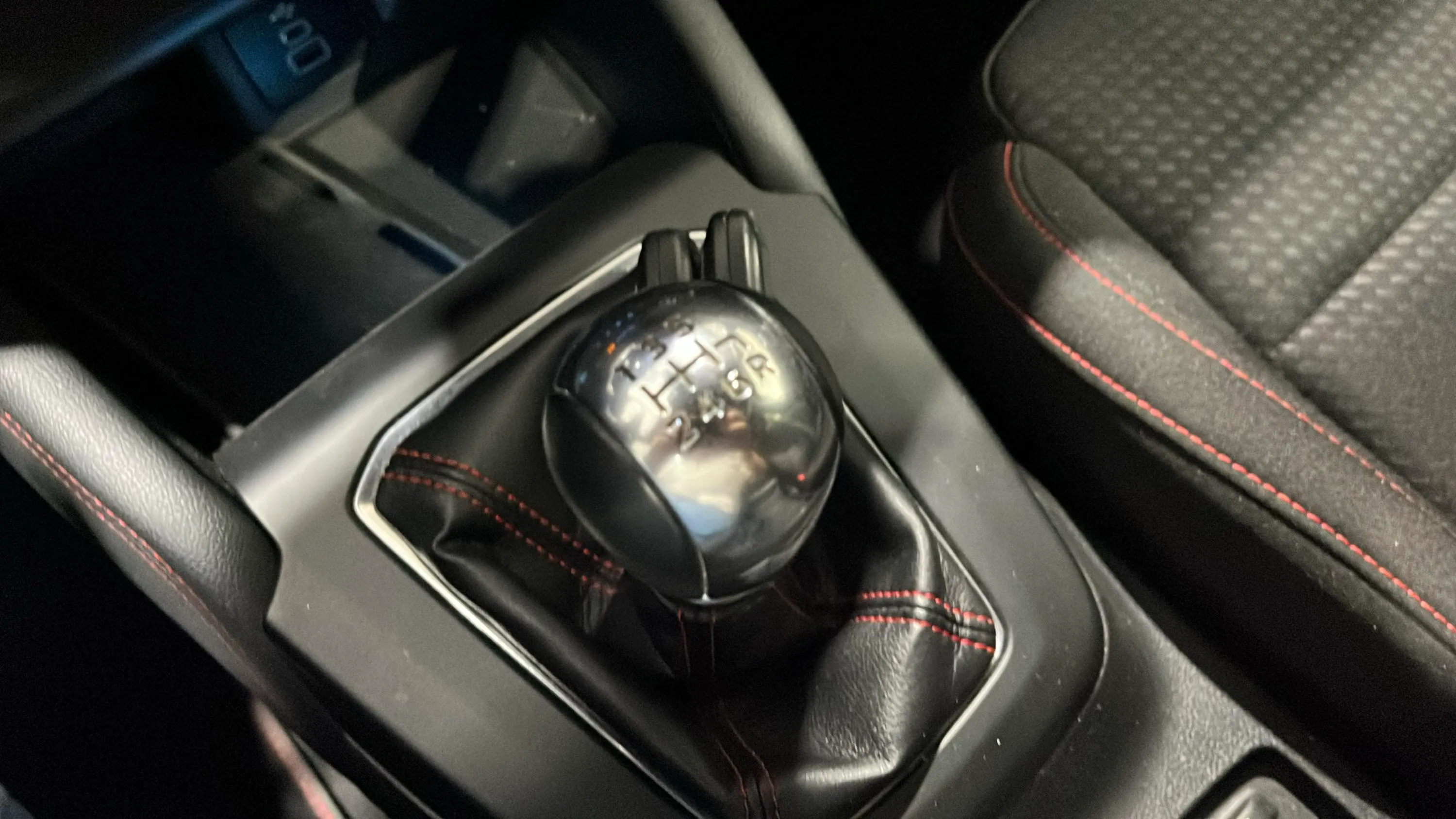 Ford Focus 1.0 EcoBoost MHEV ST-Line - foto 29