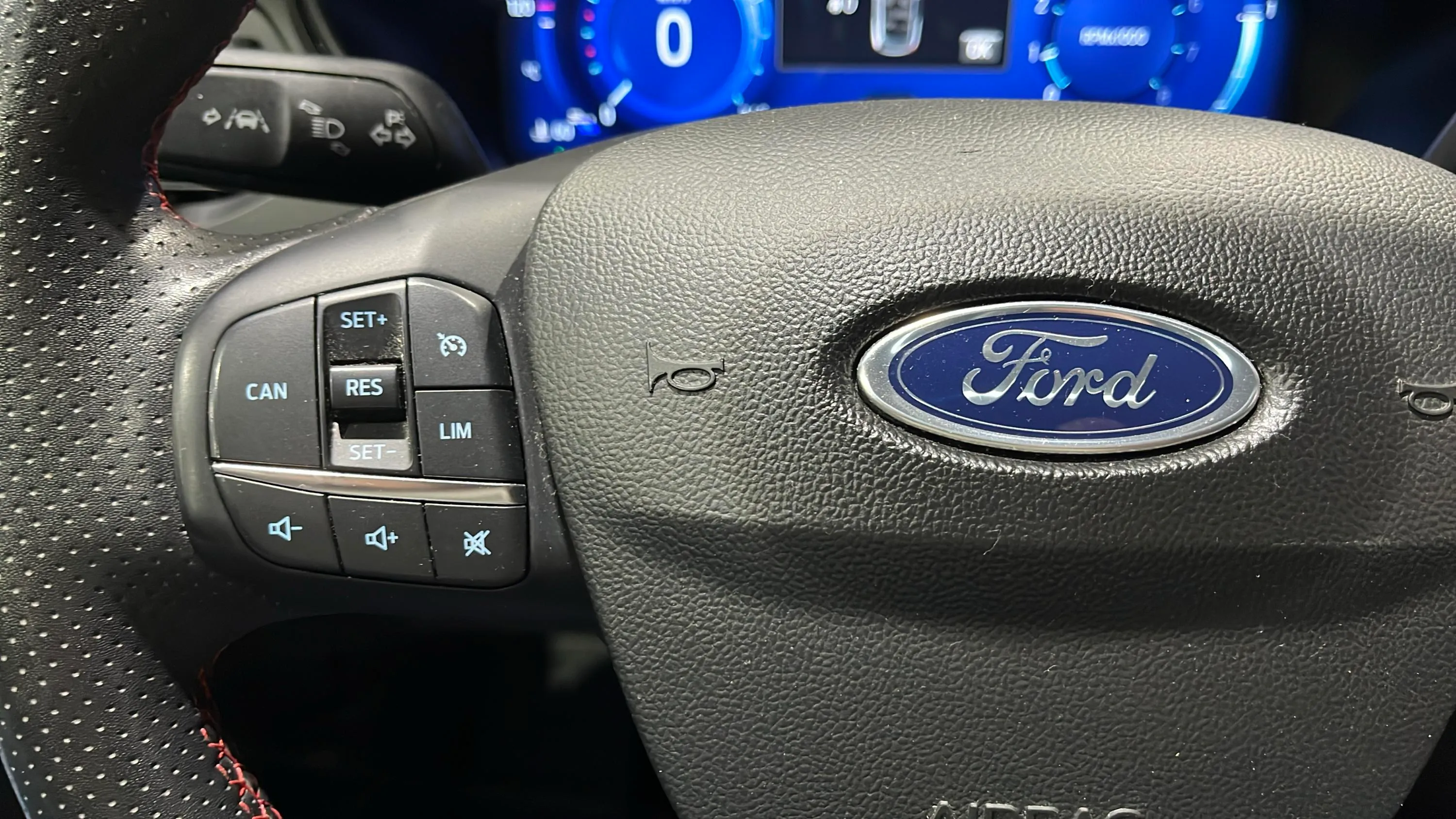 Ford Focus 1.0 EcoBoost MHEV ST-Line - foto 17