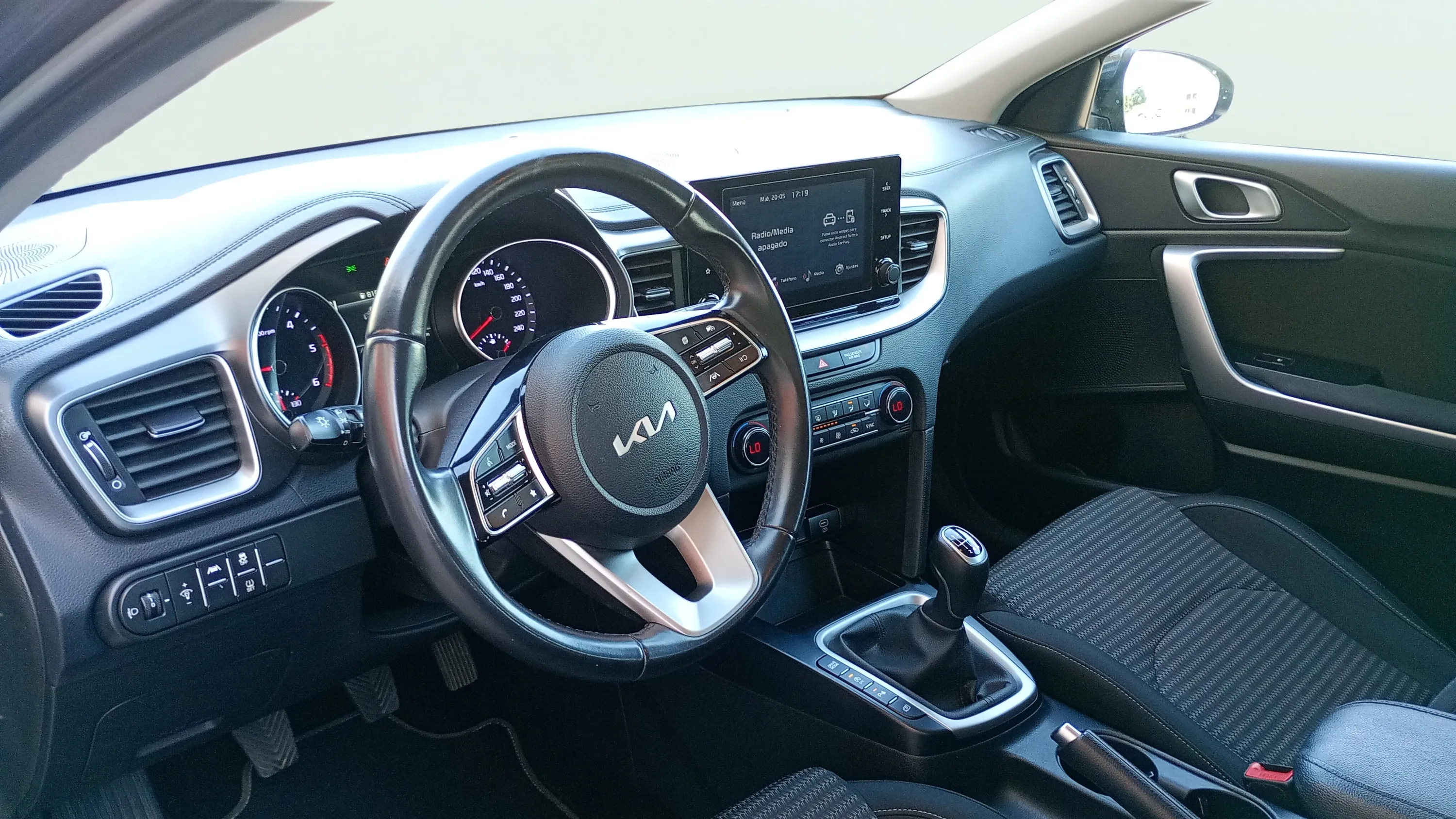 Kia Ceed 1.6 MHEV iMT Drive - foto 12