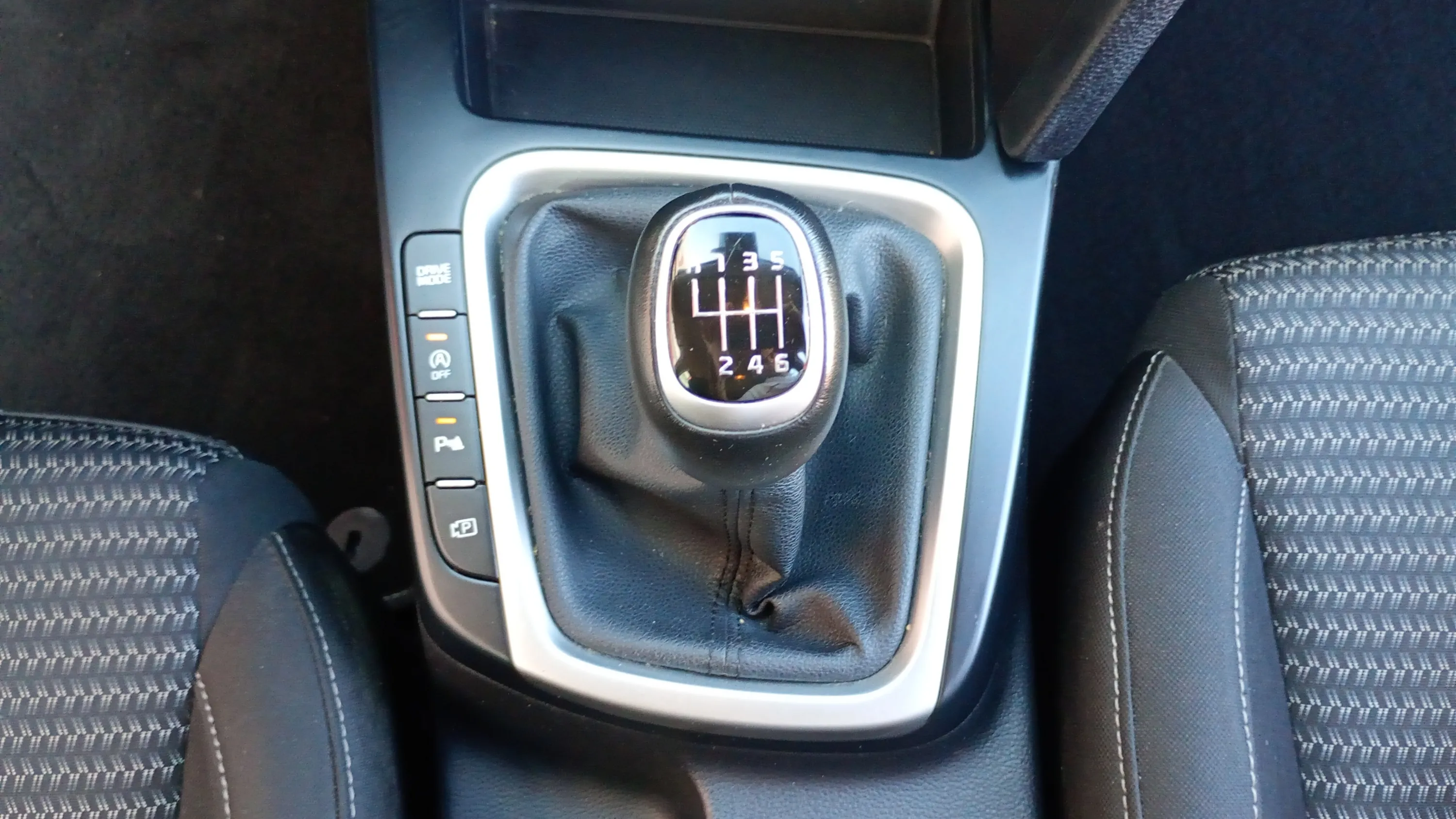 Kia Ceed 1.6 MHEV iMT Drive - foto 24