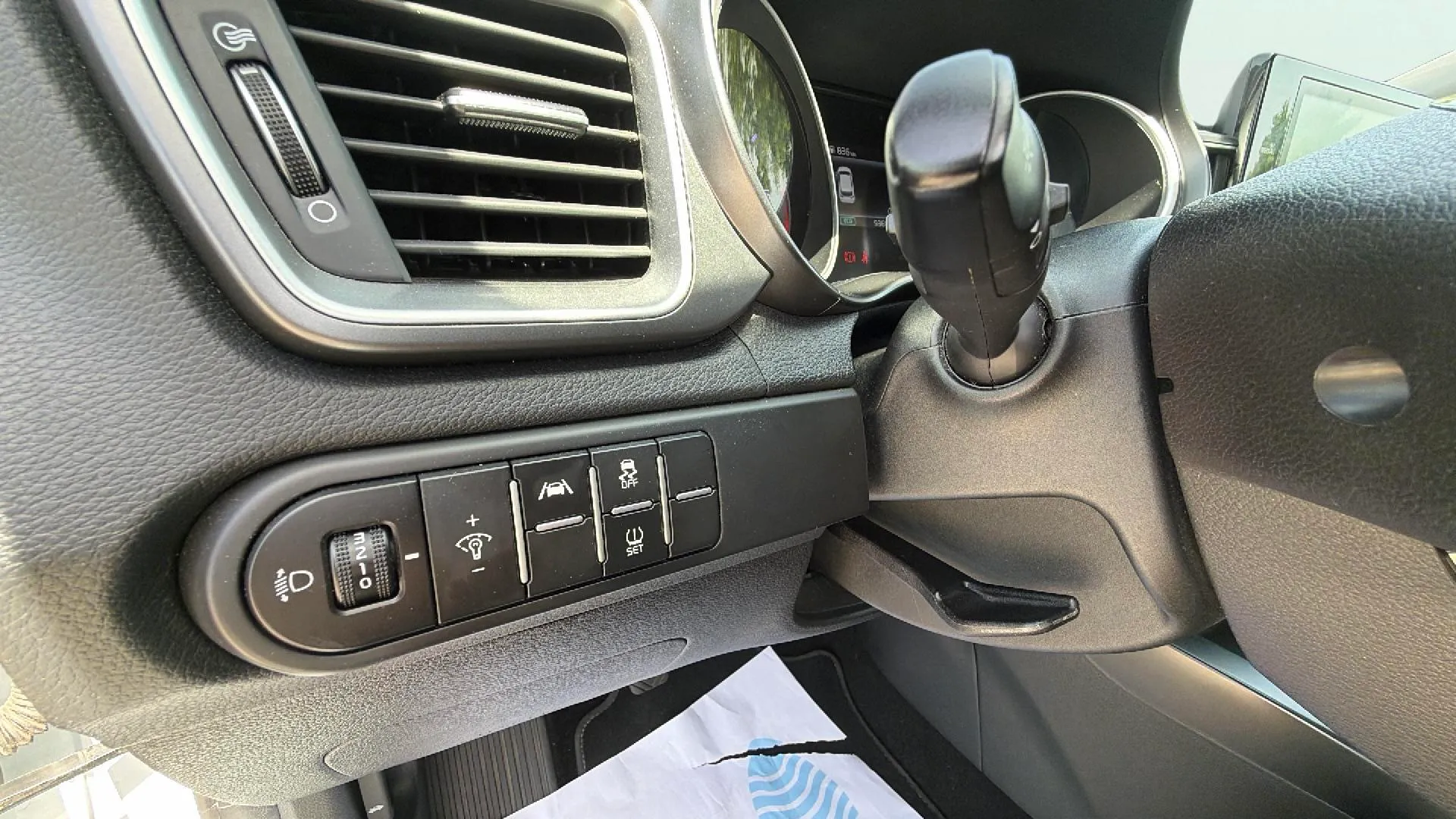 Kia Ceed 1.6 MHEV iMT Drive - foto 26