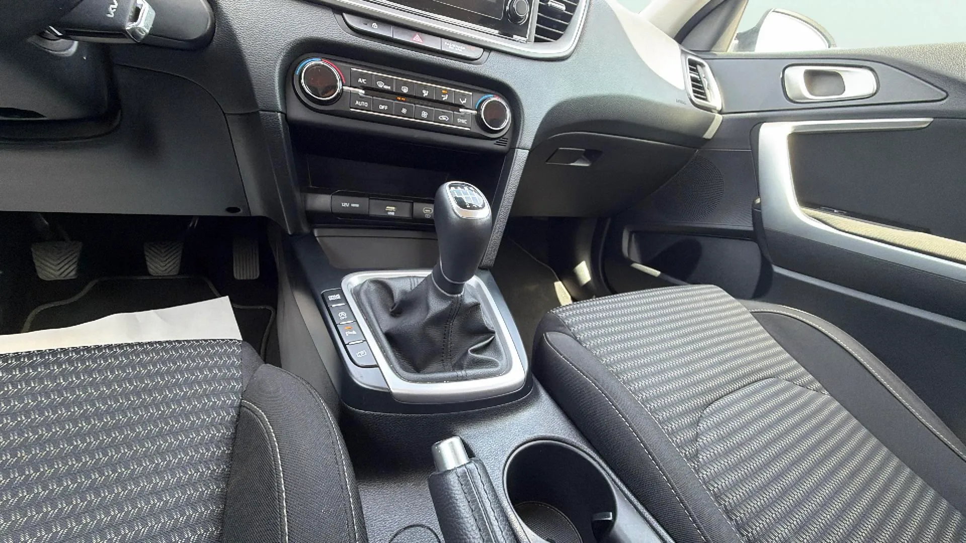Kia Ceed 1.6 MHEV iMT Drive - foto 21