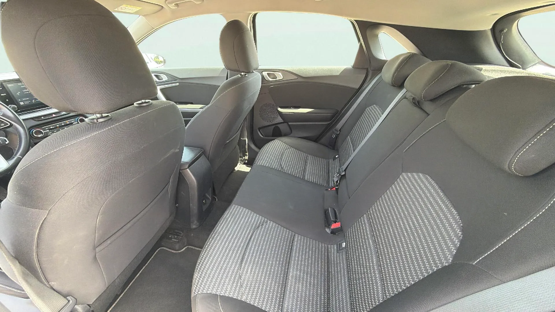 Kia Ceed 1.6 MHEV iMT Drive - foto 12