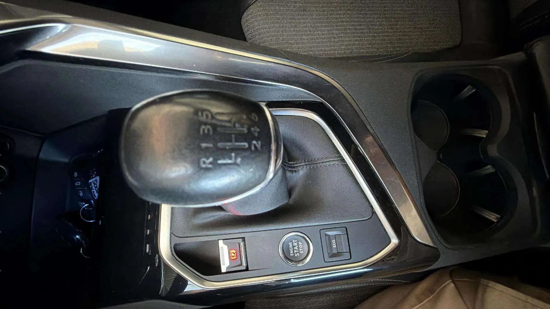 Peugeot 5008 1.2 PureTech Allure Pack - foto 24