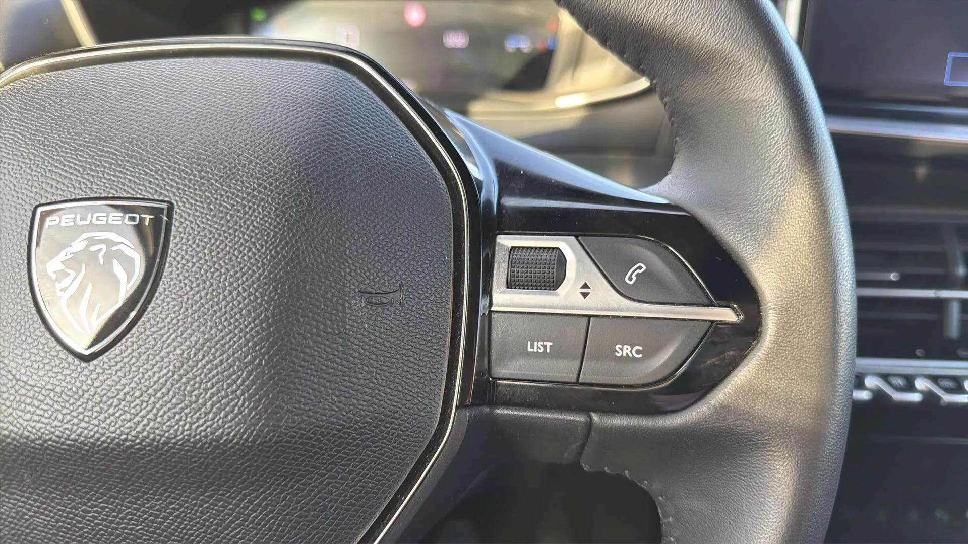Peugeot 2008 Allure PureTech 100 - foto 12