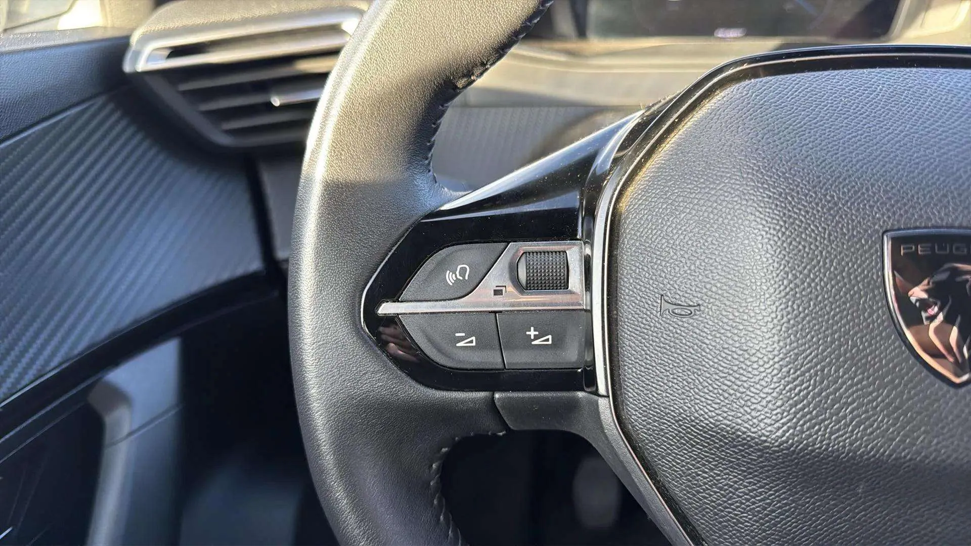Peugeot 2008 Allure PureTech 100 - foto 11