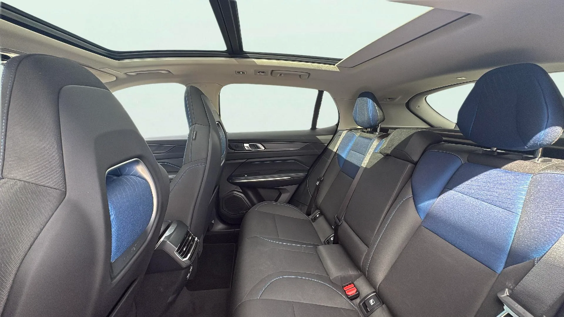 Lynk & Co 01 1.5 PHEV - foto 15