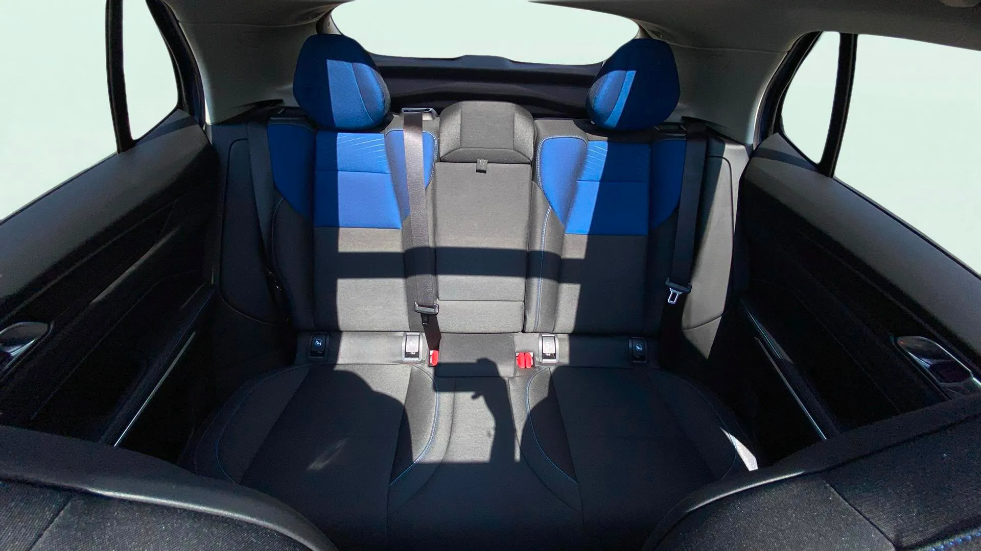Lynk & Co 01 1.5 PHEV - foto 11