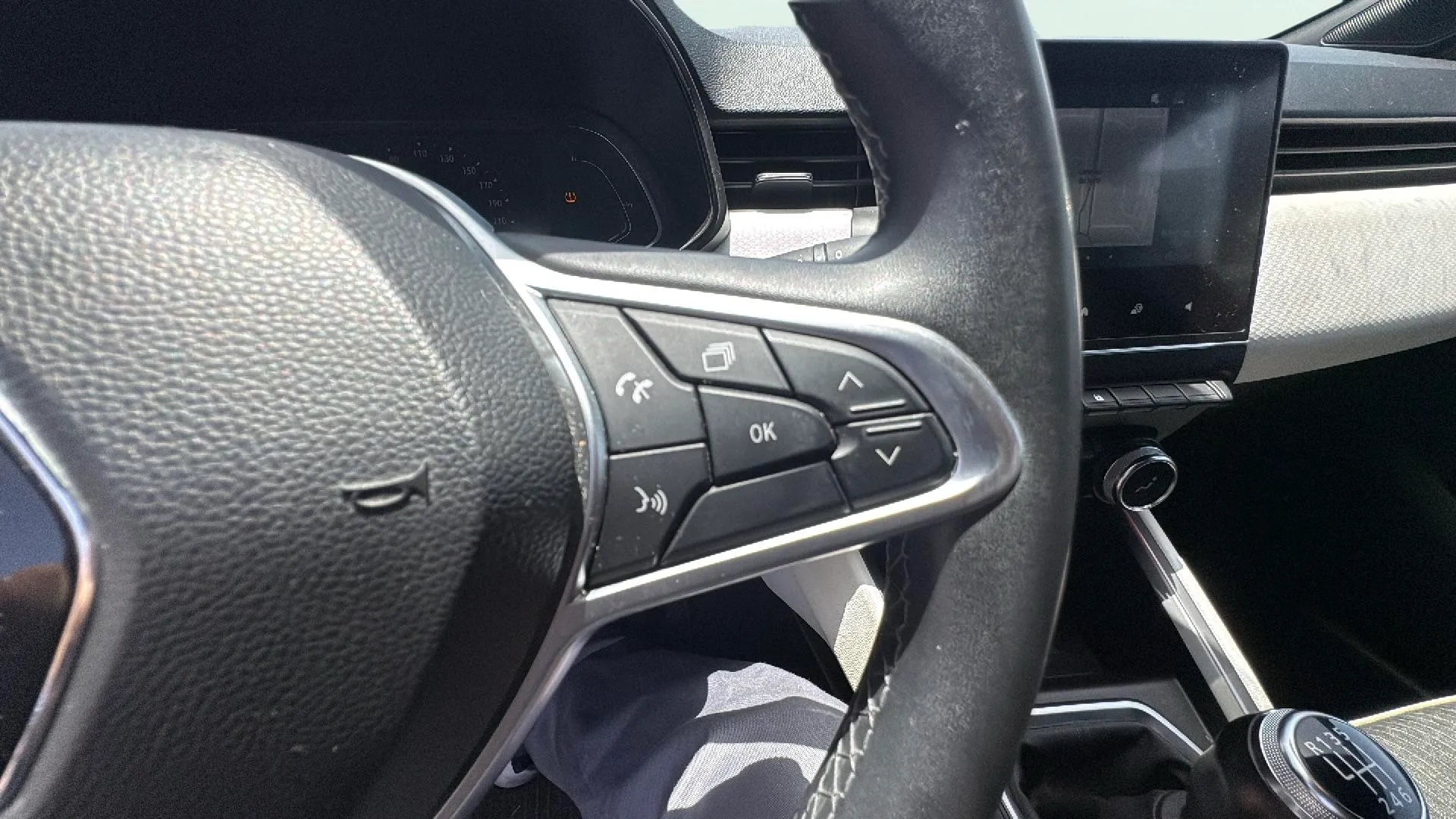 Renault Clio Techno TCe - foto 18