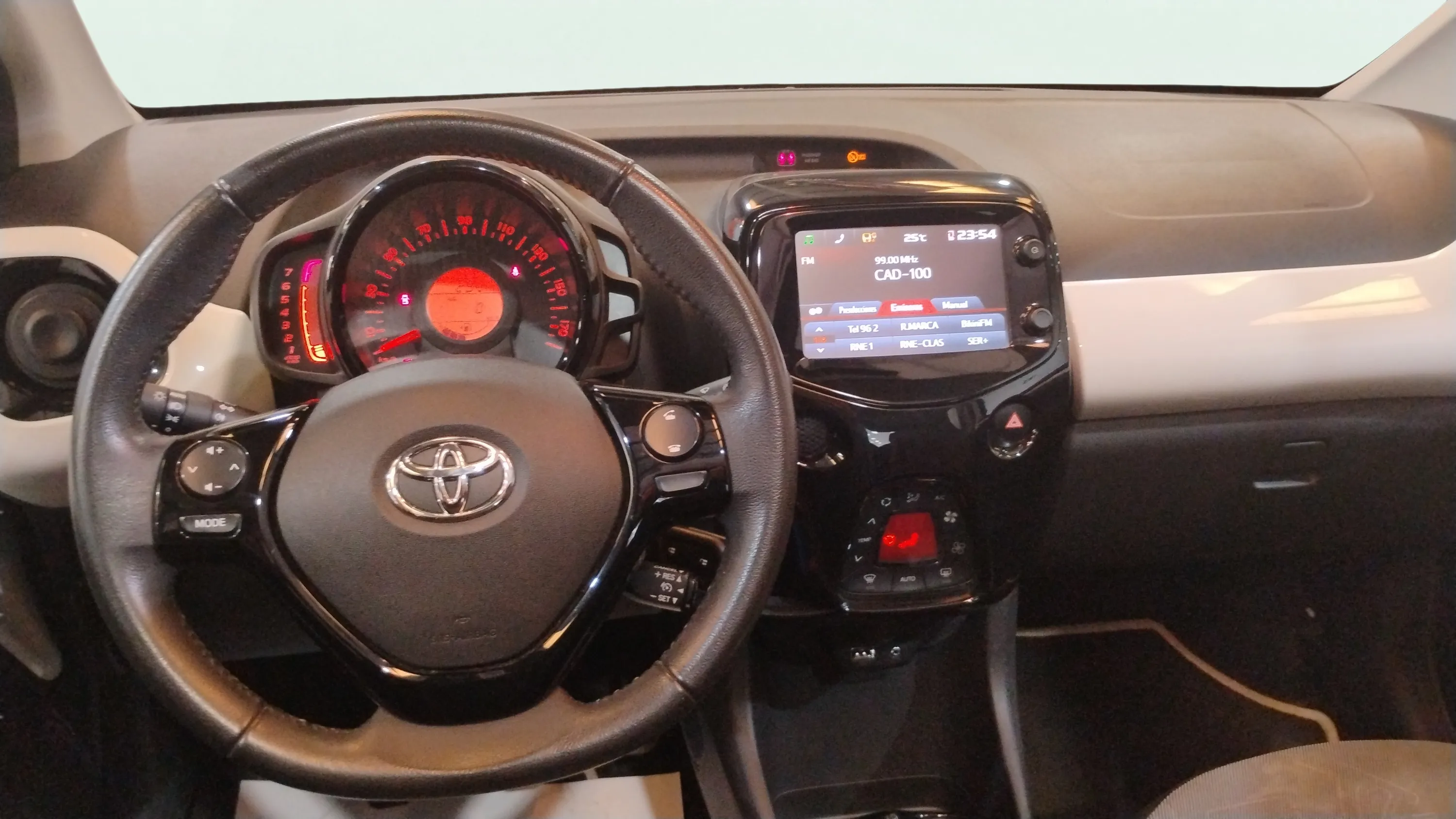 Toyota Aygo 1.0 70 x-wave - foto 10