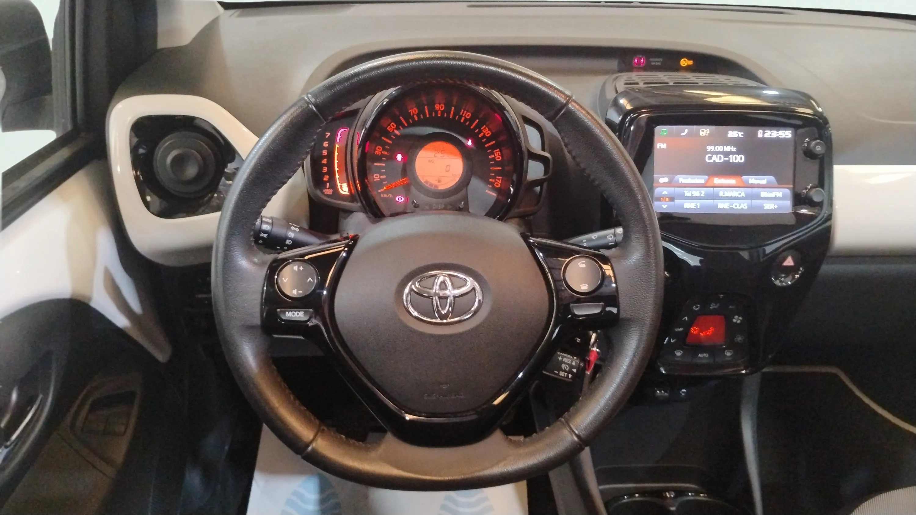 Toyota Aygo 1.0 70 x-wave - foto 12