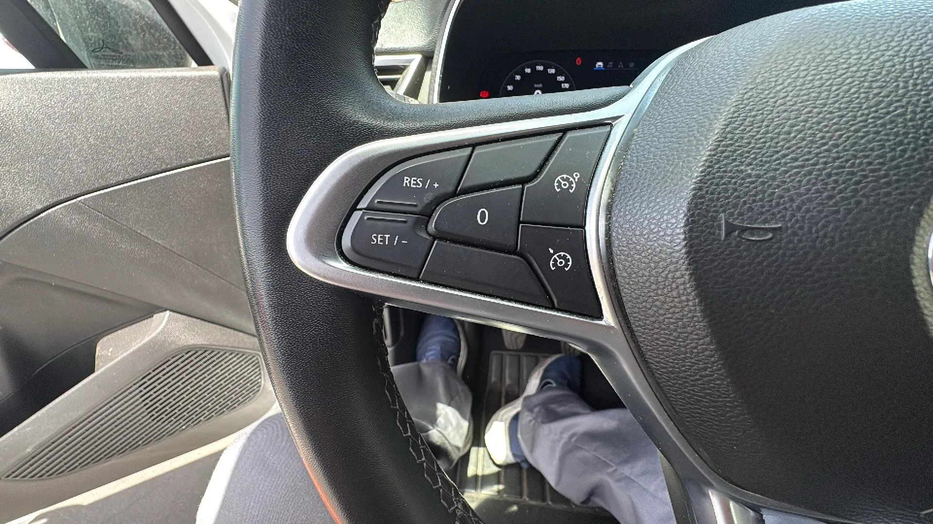 Renault Clio Techno TCe - foto 17