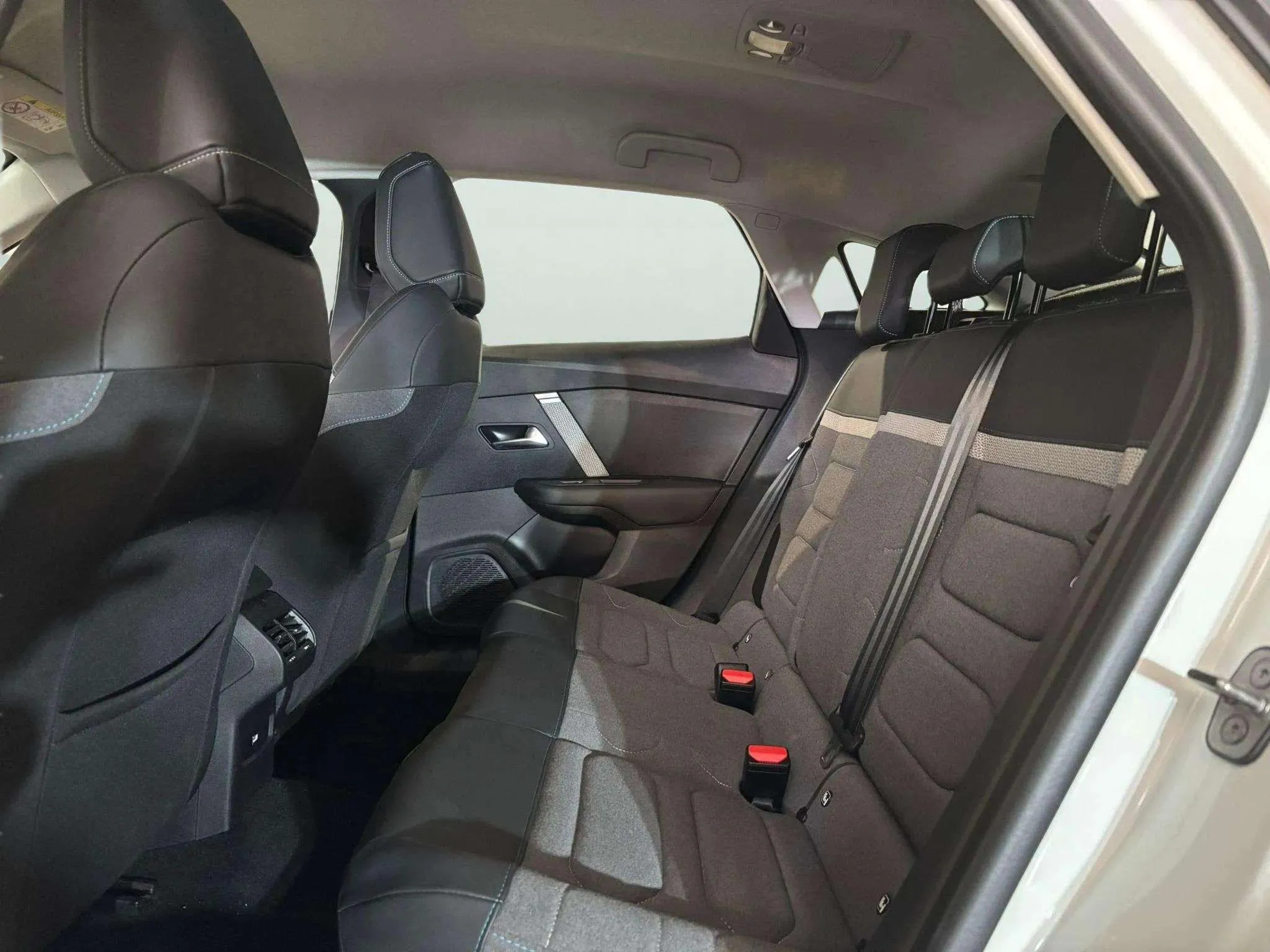 Citroën C4 BlueHDi 130 EAT8 Feel Pack - foto 18