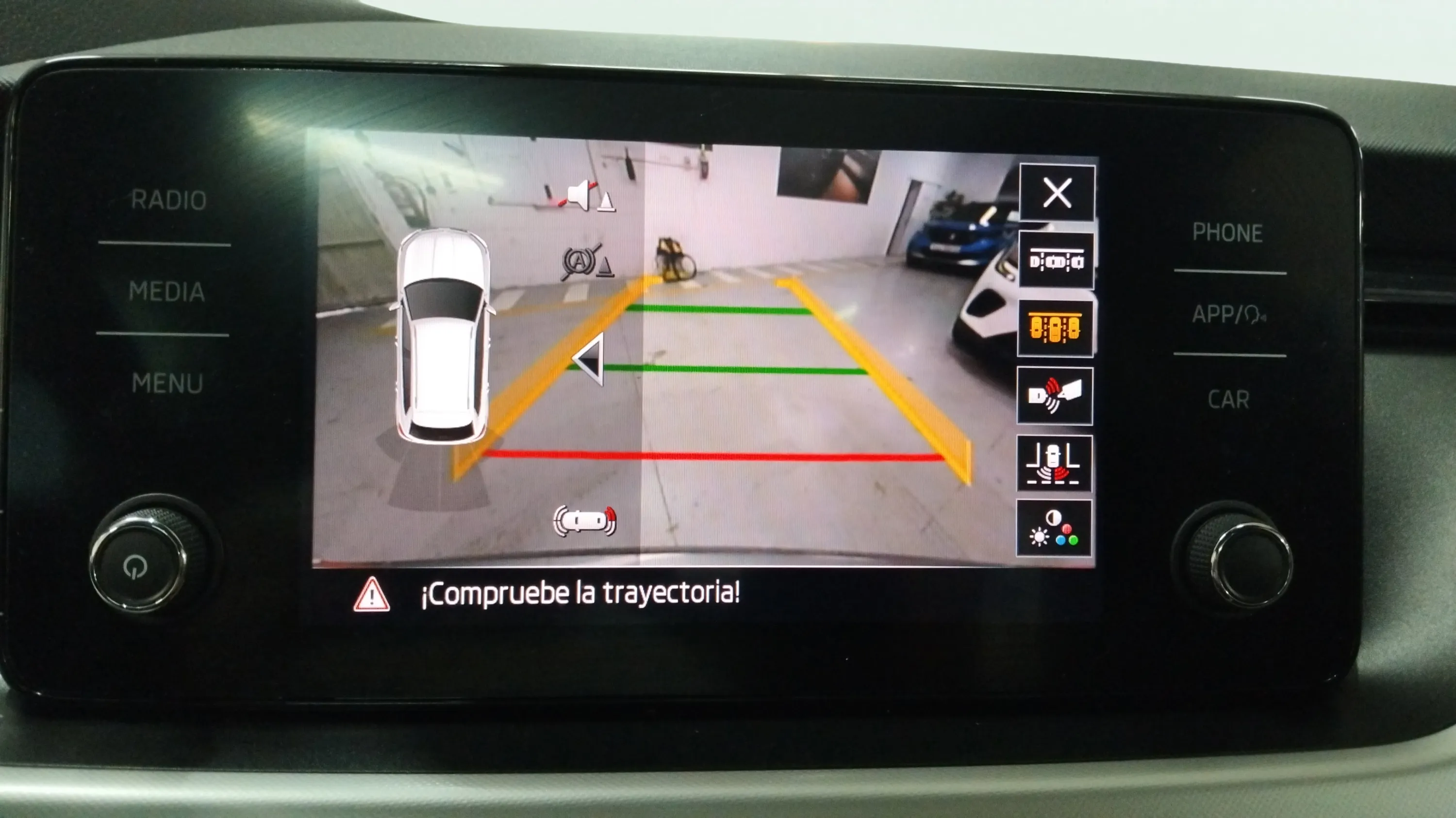 Škoda Kamiq 1.0 TSI DSG Sport - foto 18