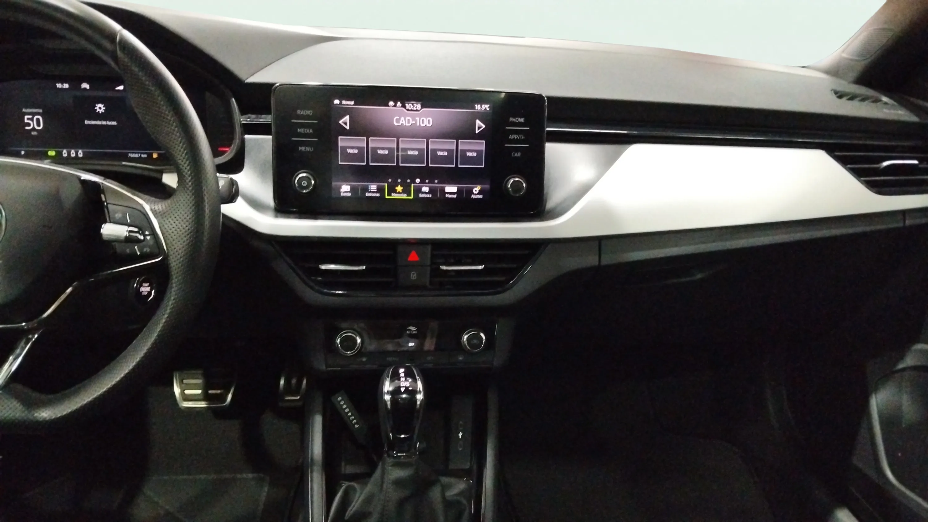 Škoda Kamiq 1.0 TSI DSG Sport - foto 21