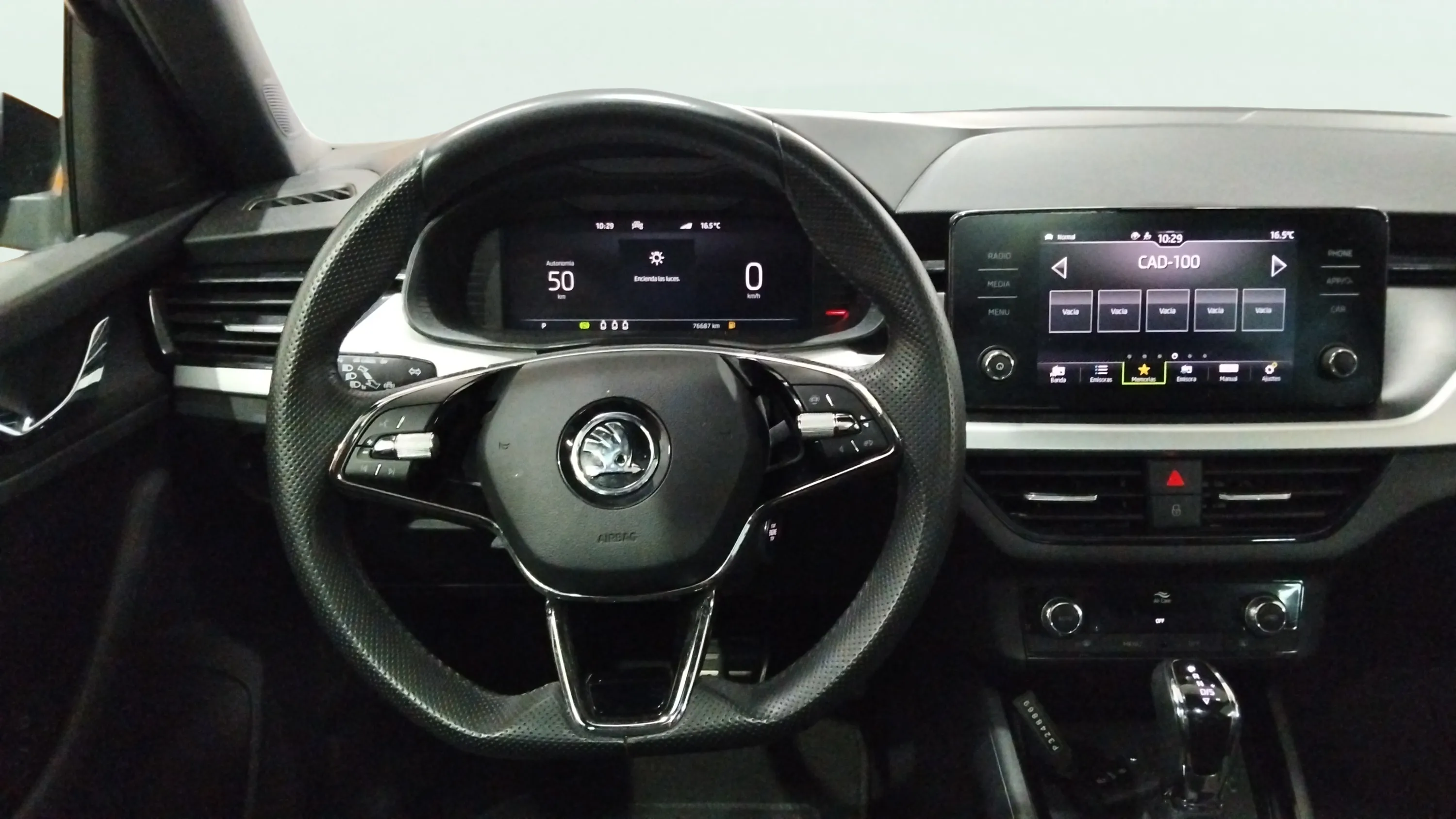 Škoda Kamiq 1.0 TSI DSG Sport - foto 16