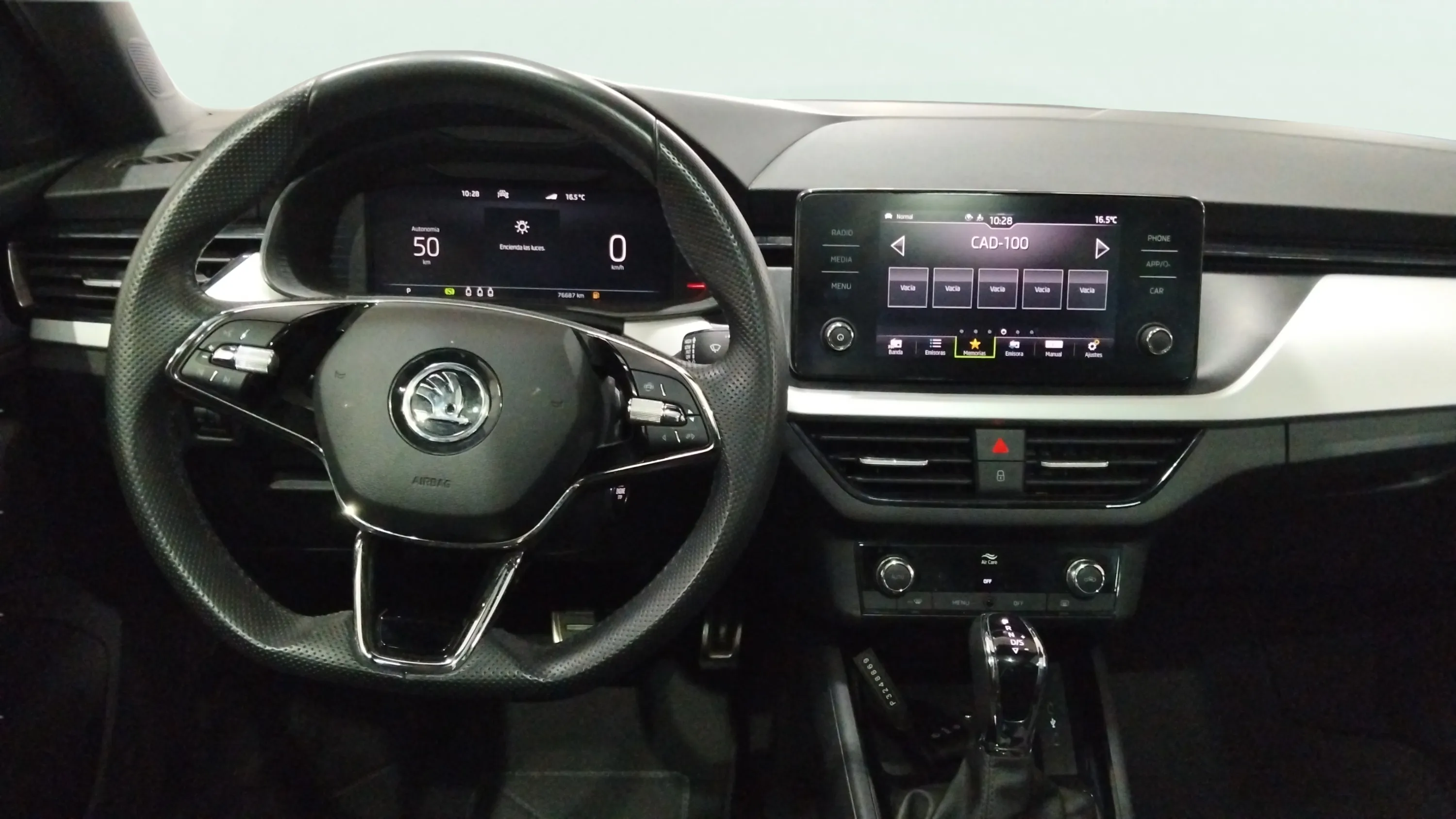 Škoda Kamiq 1.0 TSI DSG Sport - foto 22