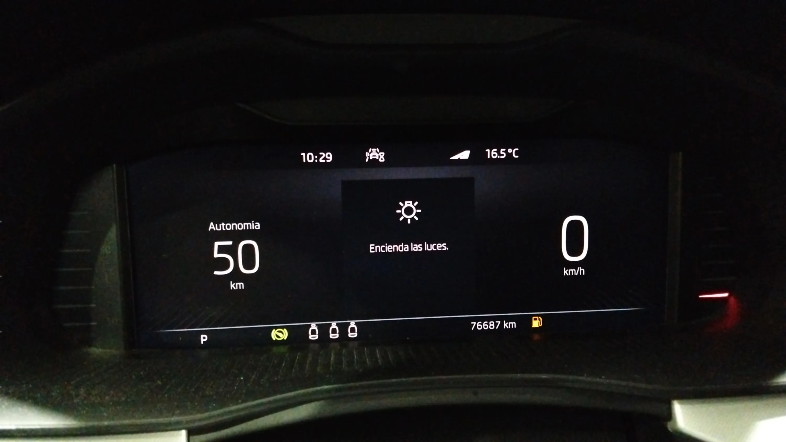 Škoda Kamiq 1.0 TSI DSG Sport - foto 17