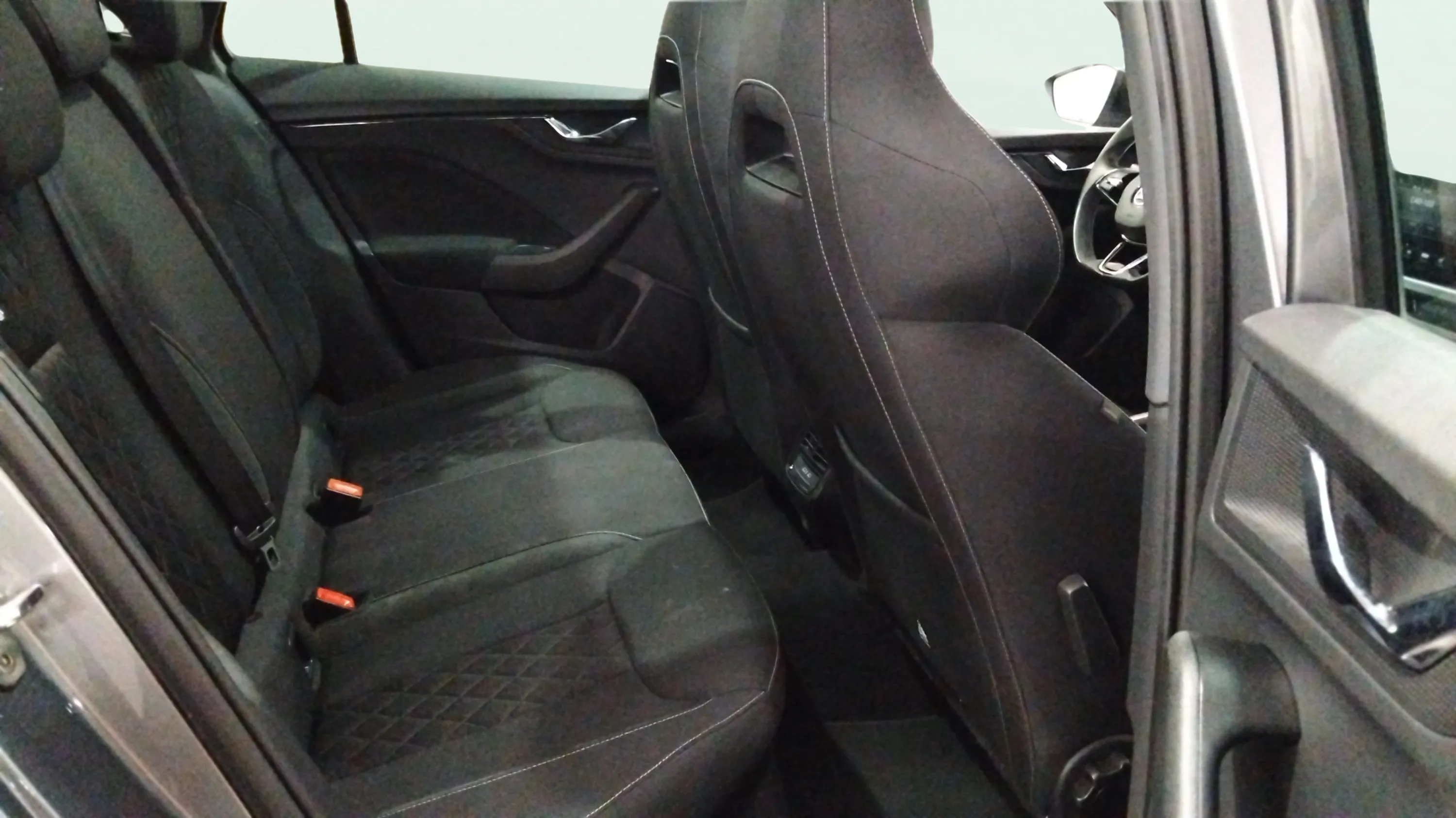 Škoda Kamiq 1.0 TSI DSG Sport - foto 12