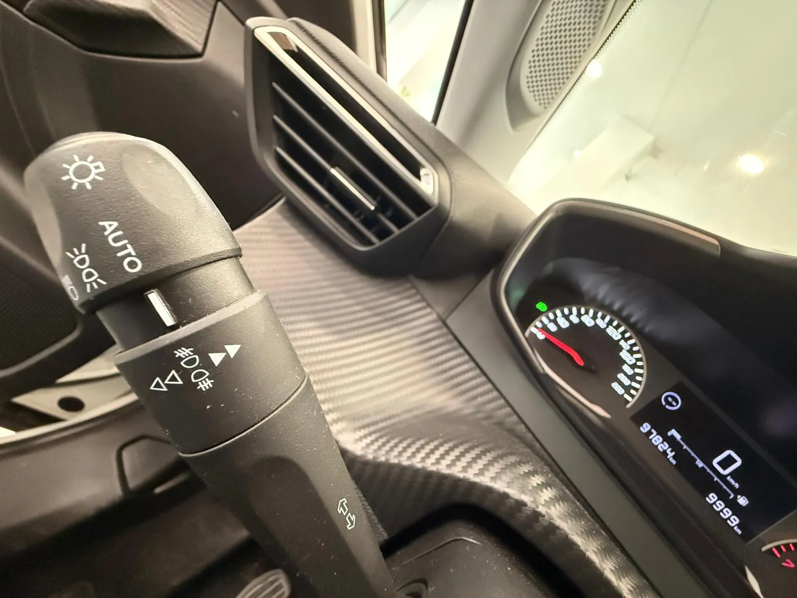 Peugeot 2008 Active Pack PureTech 100 BVM6 - foto 16