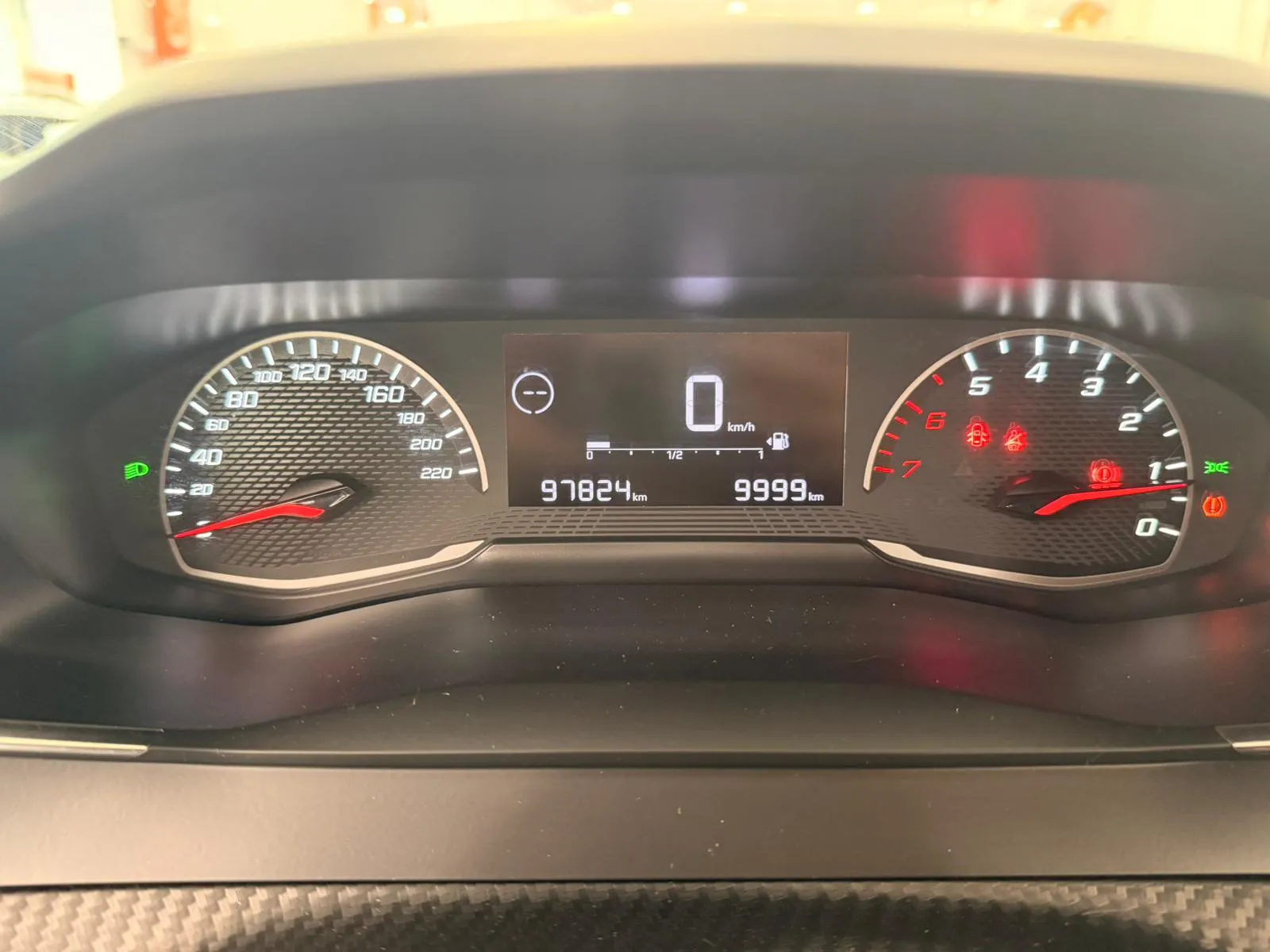 Peugeot 2008 Active Pack PureTech 100 BVM6 - foto 9